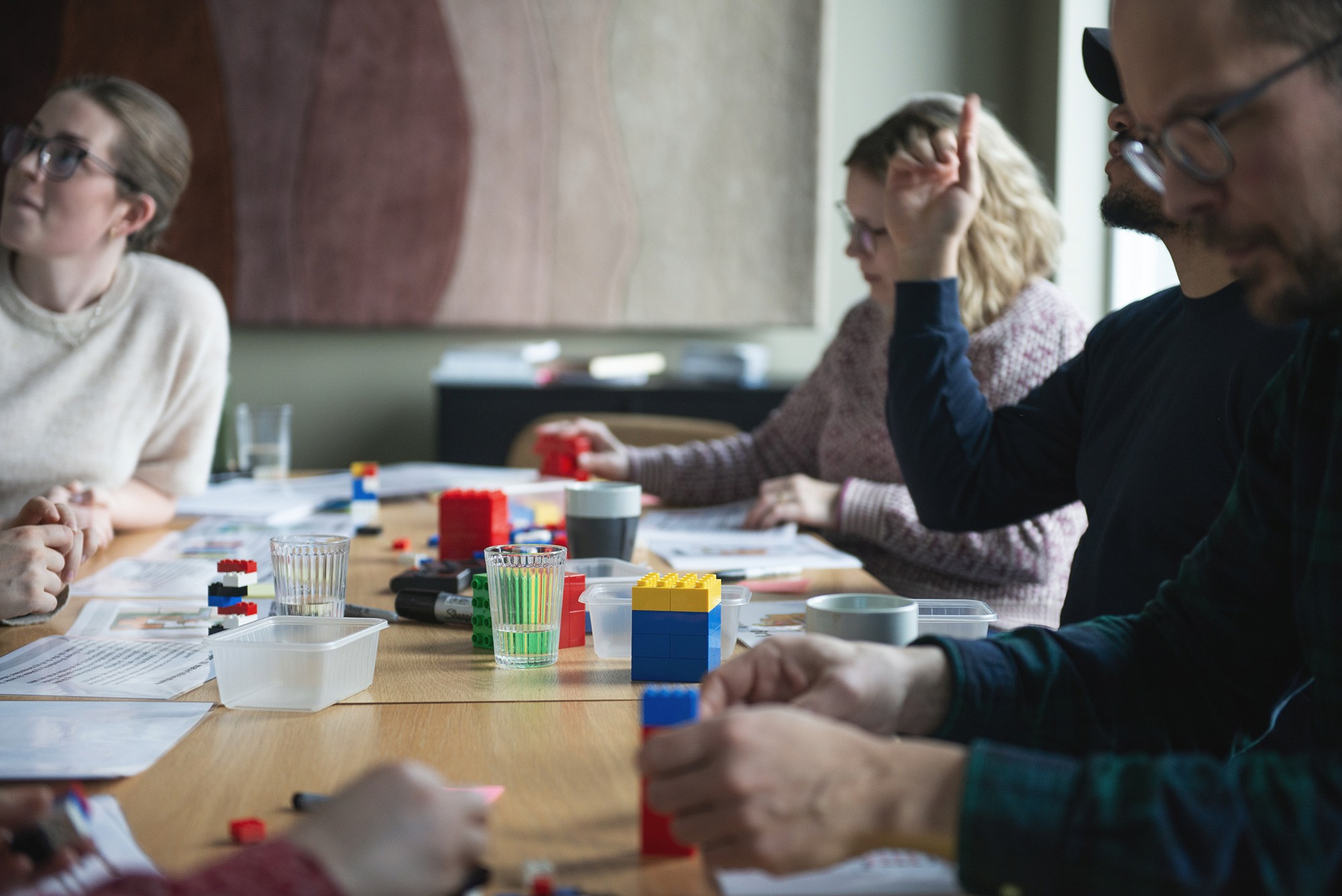 Workshop og problemløsning: Kurante bisrar i forskjellige prosesser hvor det stilles mange spørsmål.