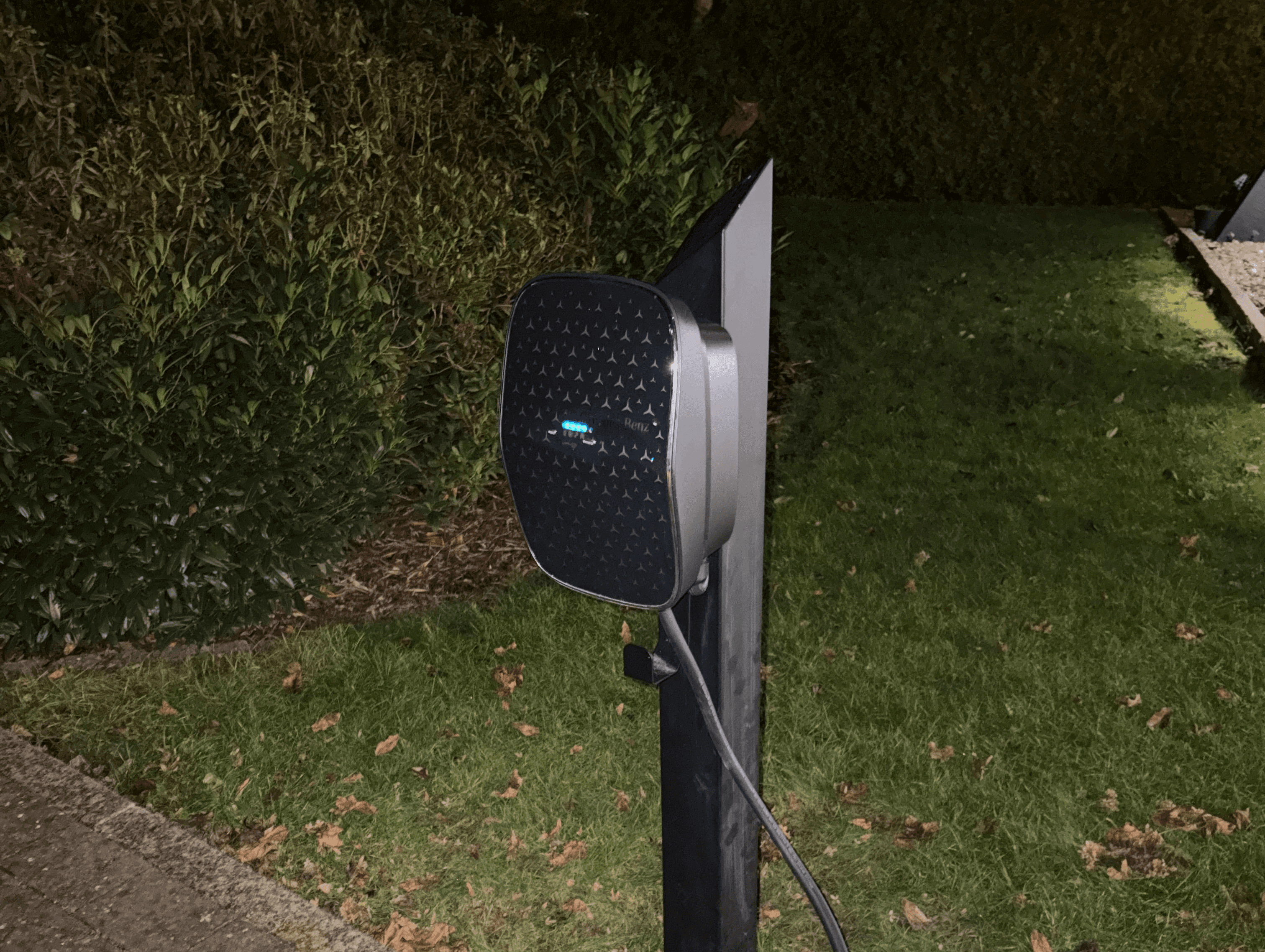 Mercedes‑Wallbox installiert – effizient, sicher und immer einsatzbereit.