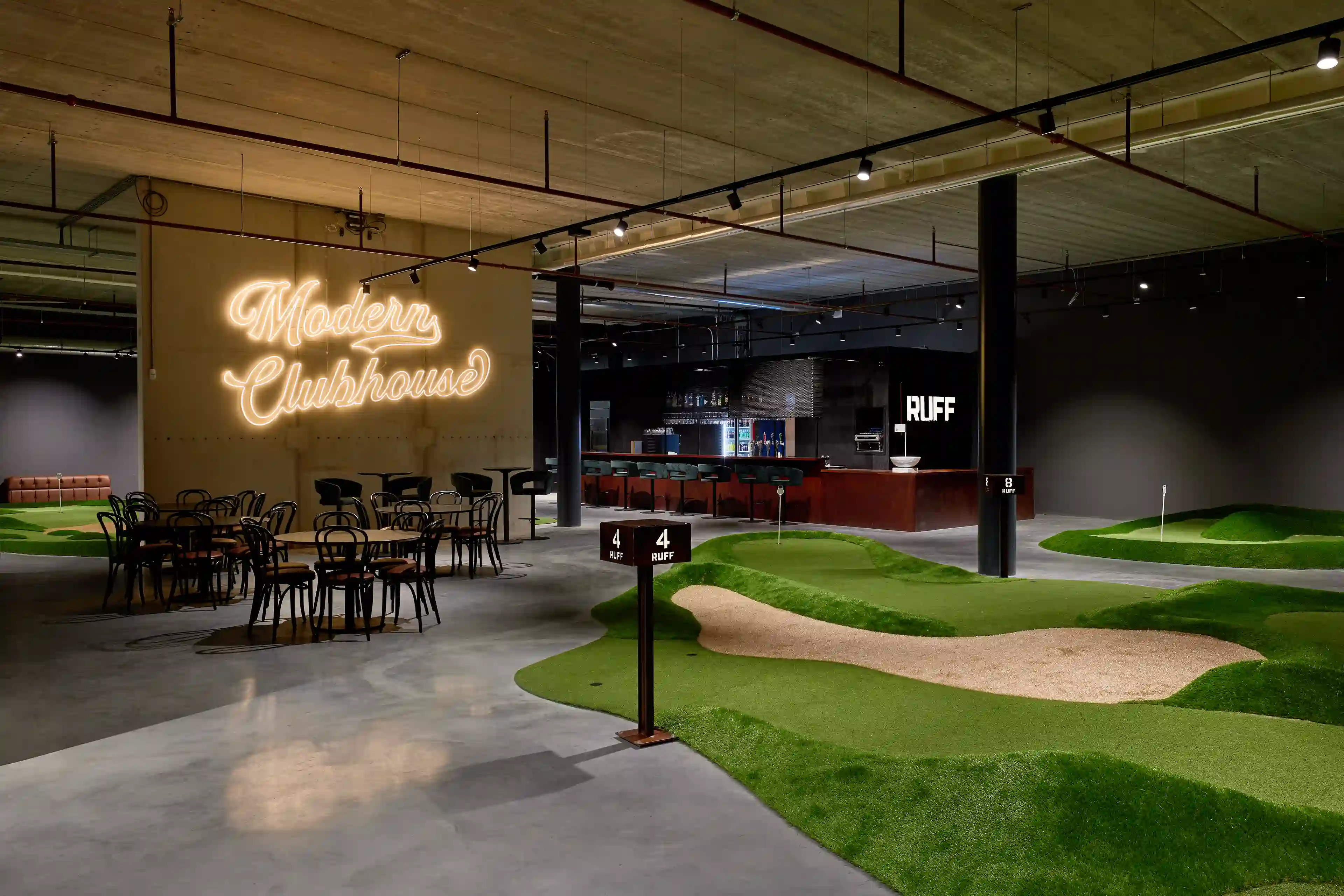 ruff-golf-utrecht-modern-clubhouse-trackman-simulator-putting-green-indoor-golf-center