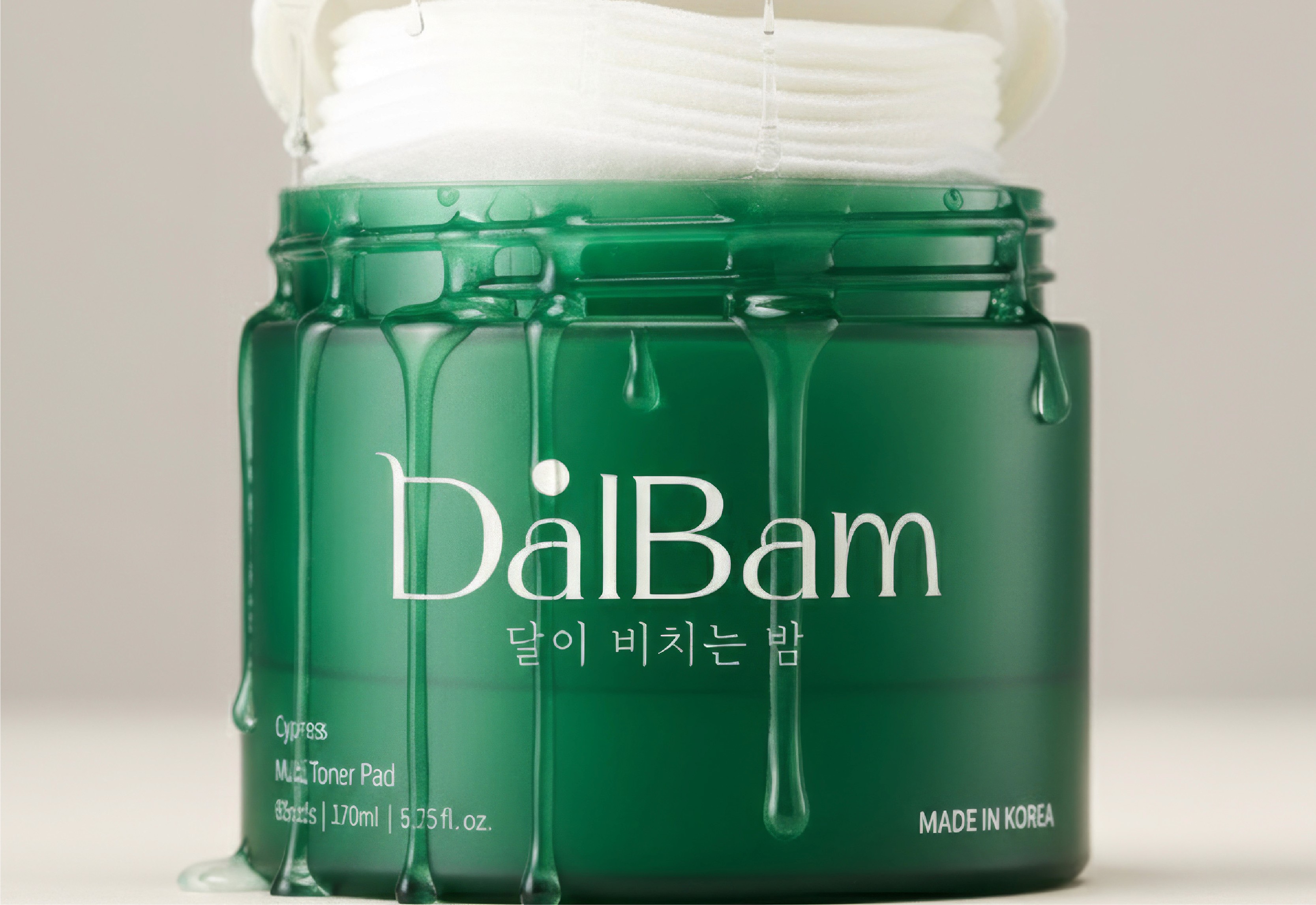 Entrepreneurs engaging in a lively discussion during a Bizz Buzz networking event.