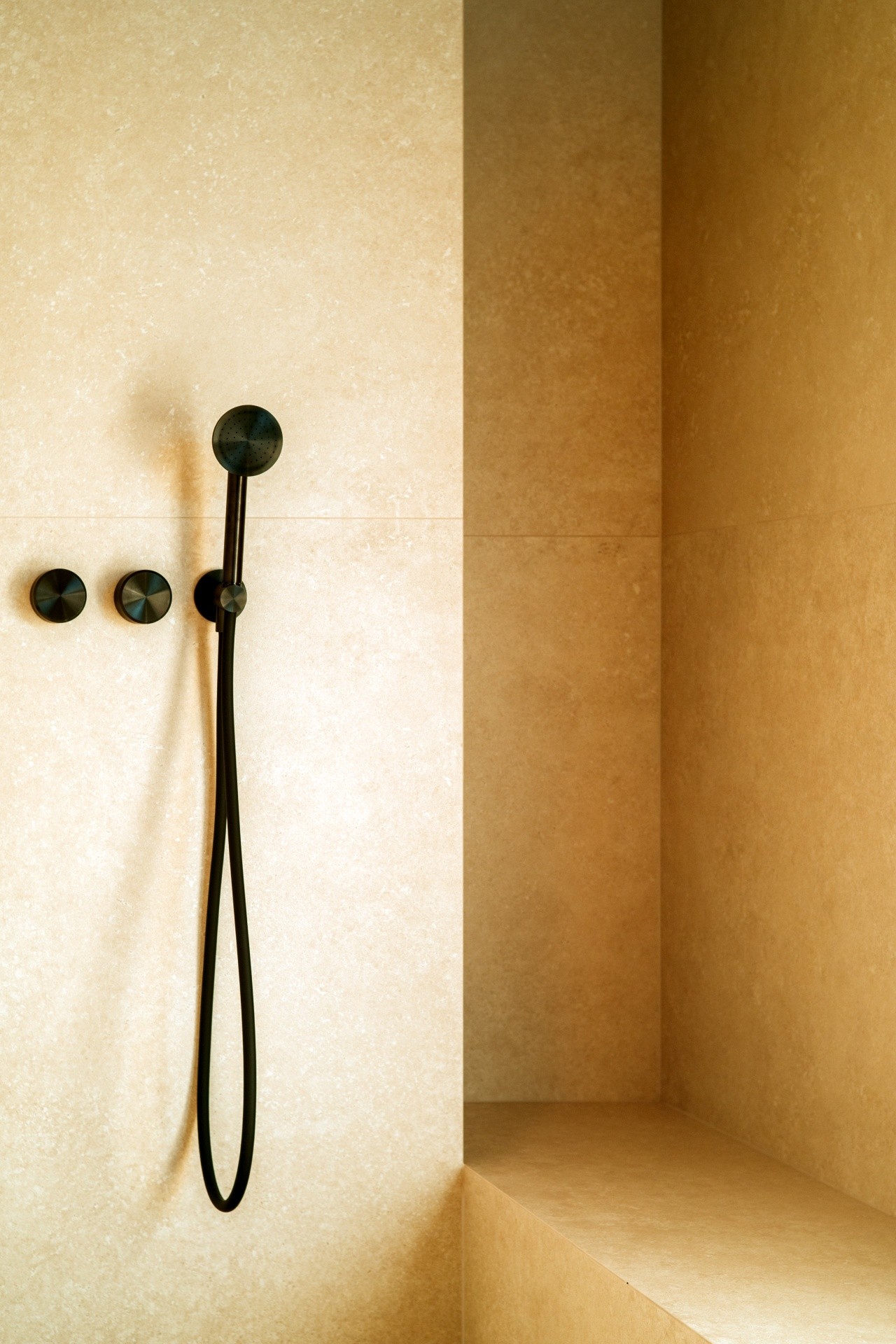 Foto dettagli showroom arredobagno