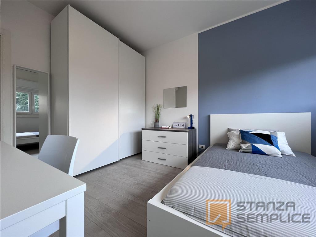 14 sqm room in Via Genova, Bologna
