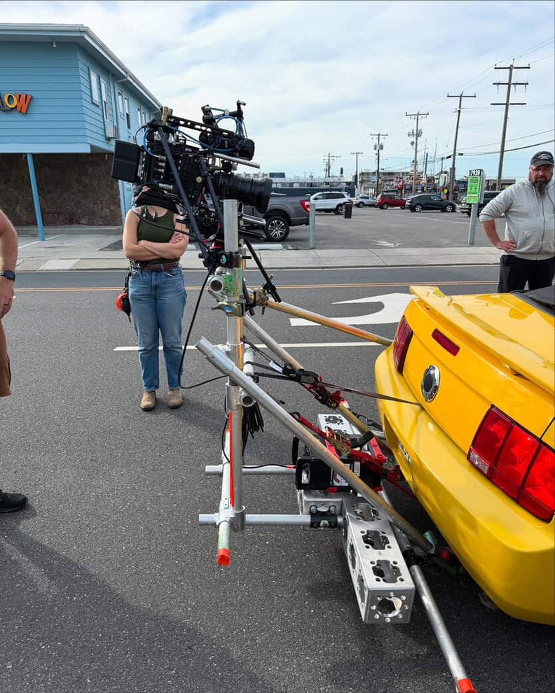 modx and pipe car rig on yellow car