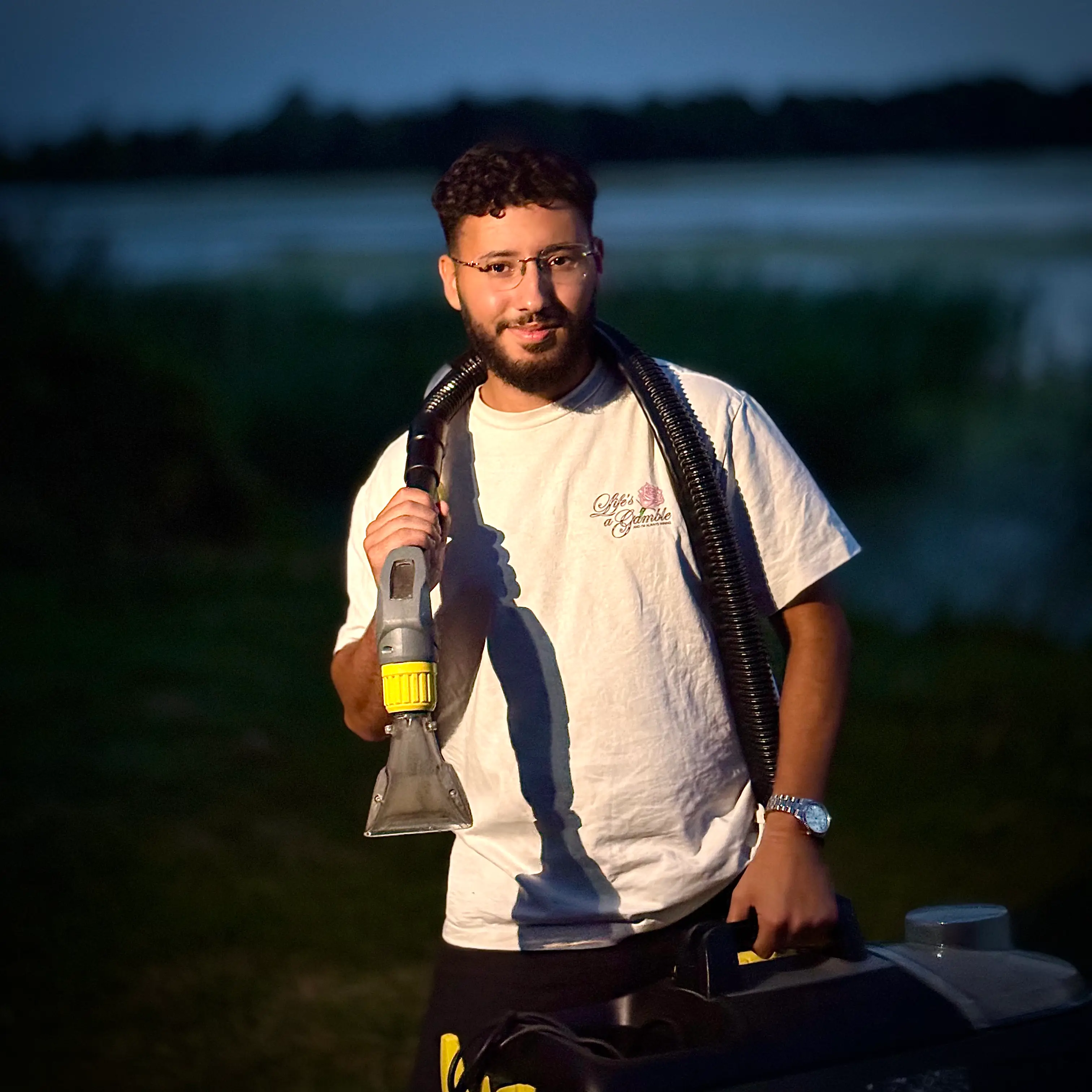 Nassim de chez Krystal Hygiène, entreprise de nettoyage textile à domicile