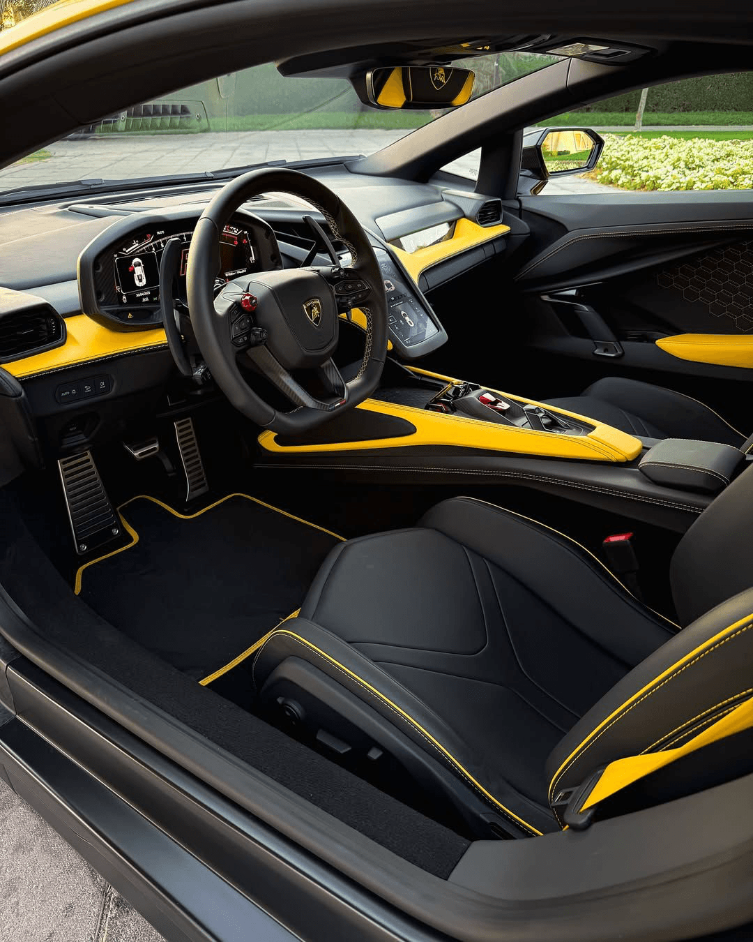 Lamborghini Revuelto