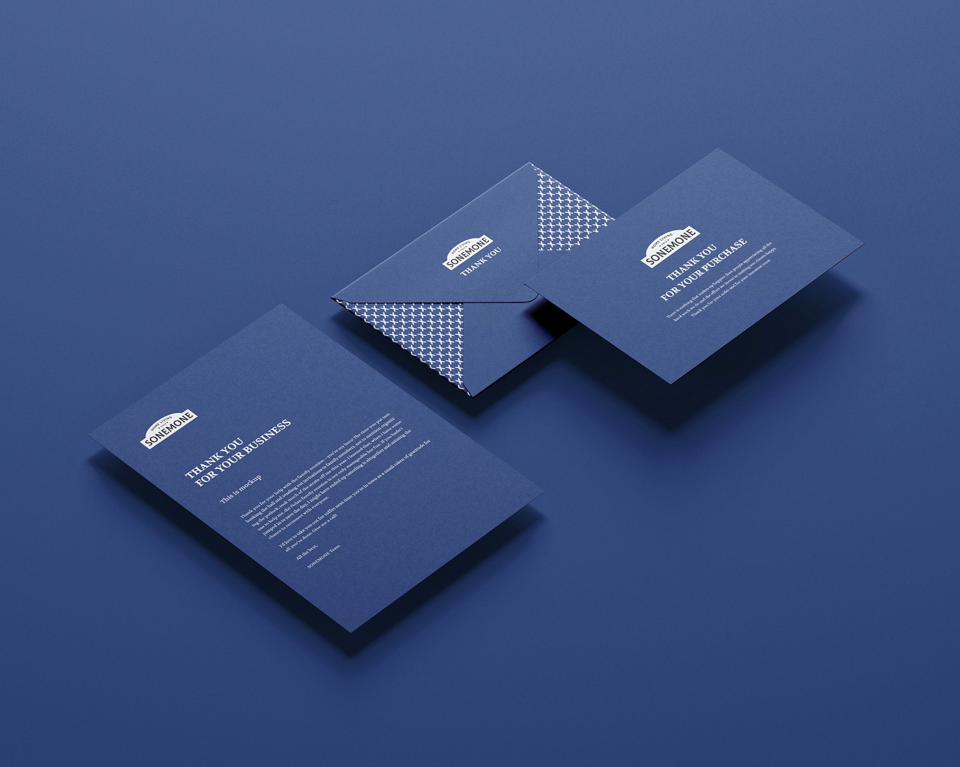 這張圖像展示了SONEMONE品牌的周邊物設計。信封和信紙均採用深藍色作為主色調，並配有品牌標識和簡單的文字內容。