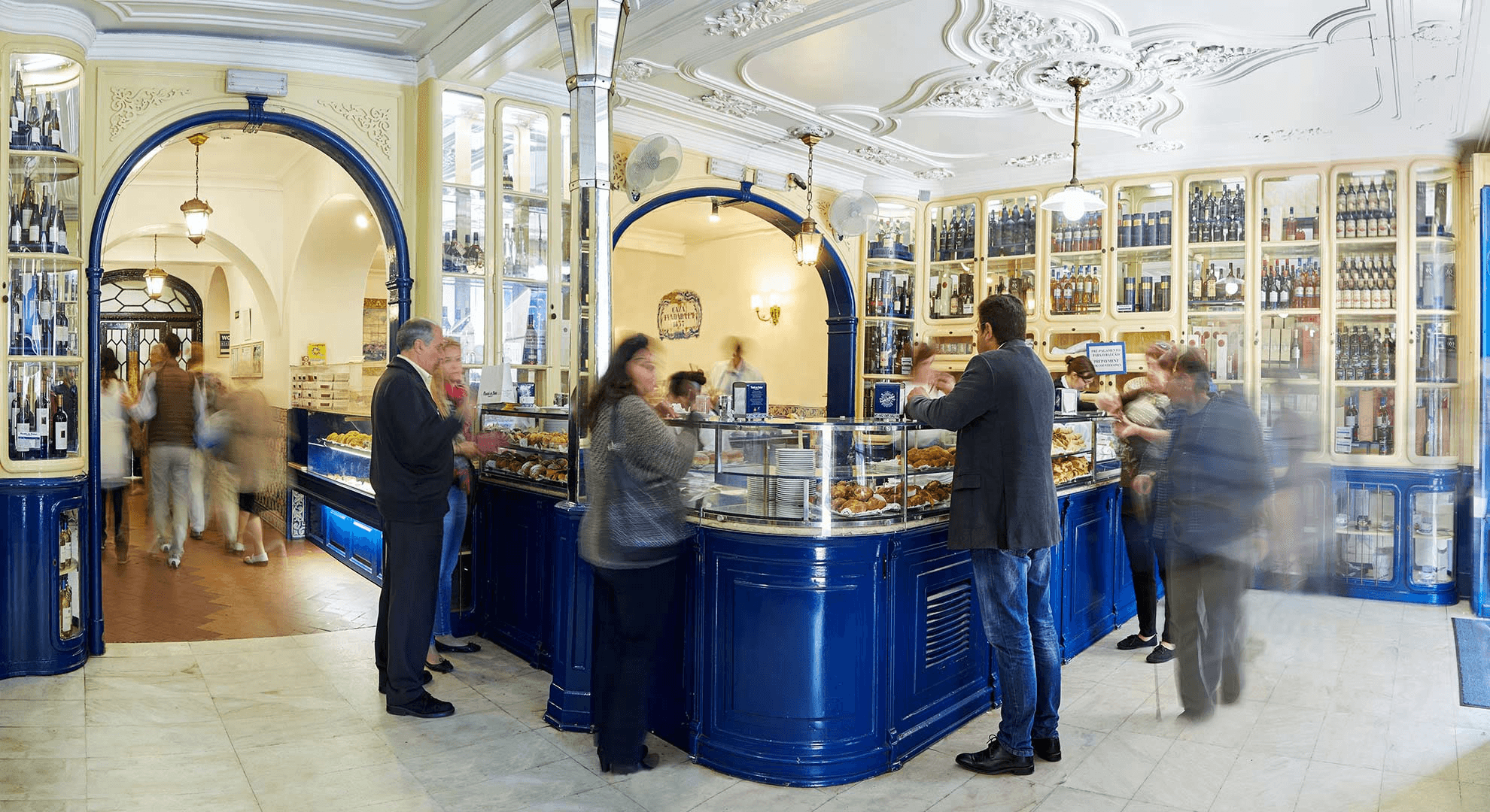 Customers at the counter inside Pastéis de Belém