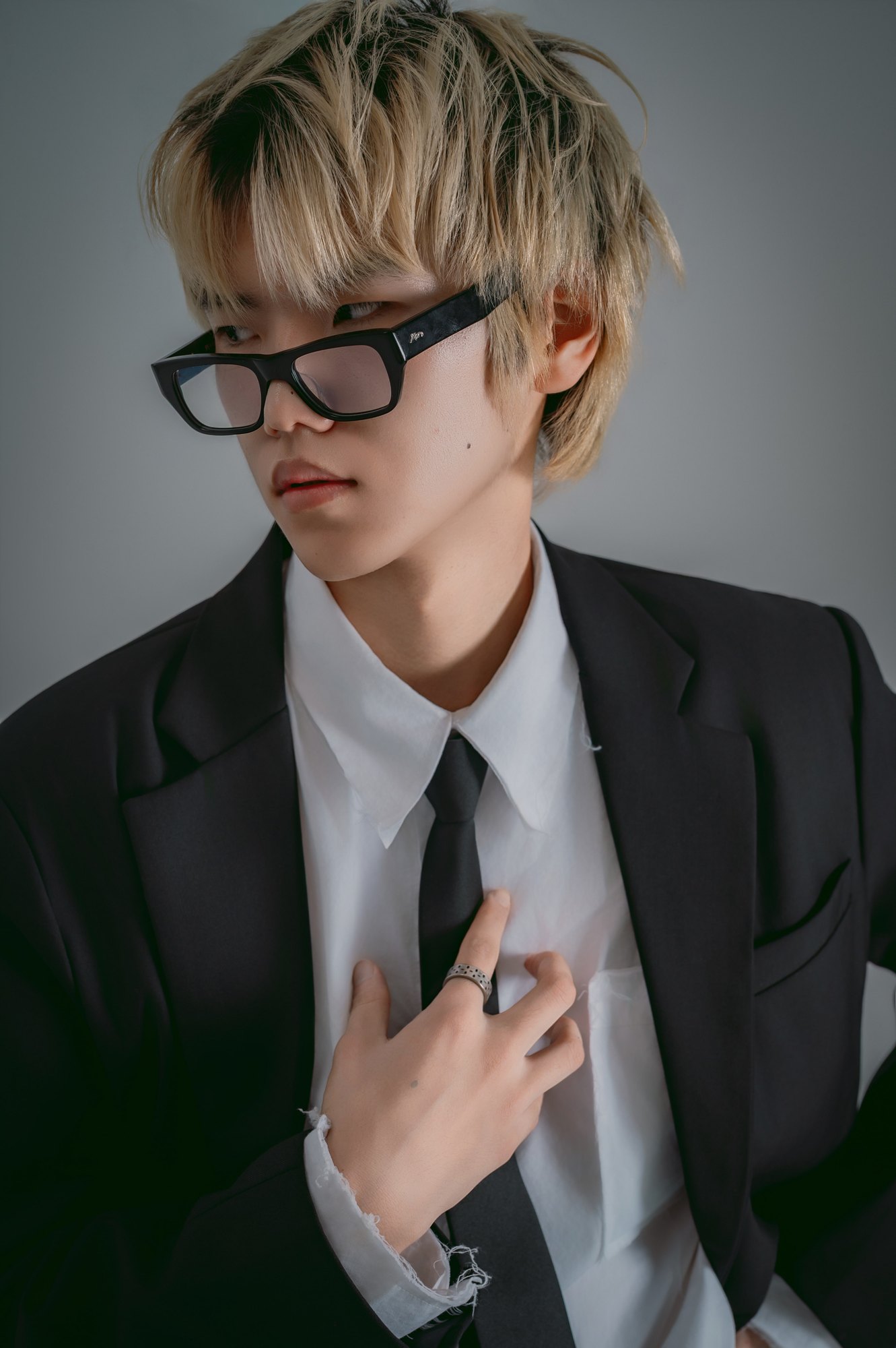 광명 룩북촬영 프로필 촬영 후기 | 낭만별비스튜디오가 담아낸 블랙 재킷과 금발 화보 무드
