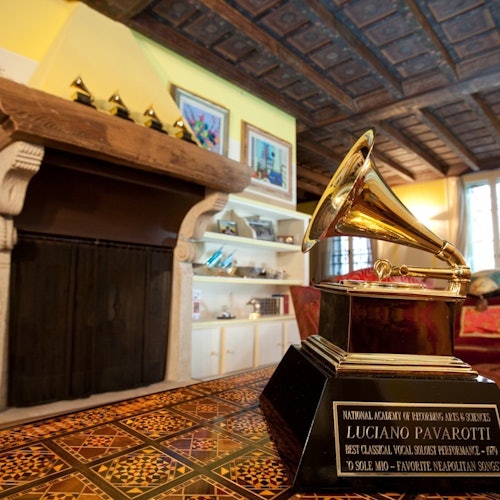 Award to Luciano Pavarotti, displayed in the Pavarotti House-Museum