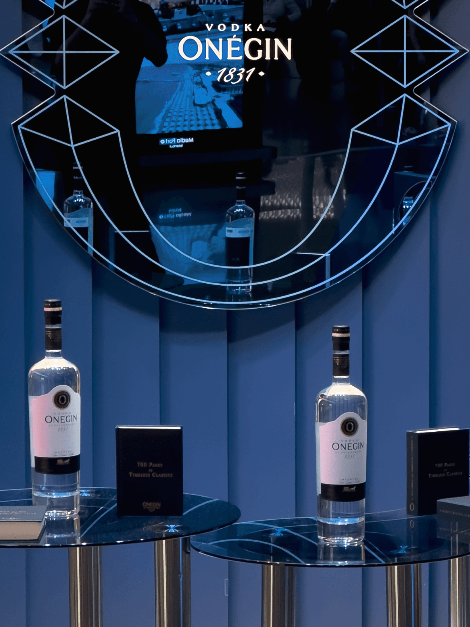 Thsnd Onegin Background