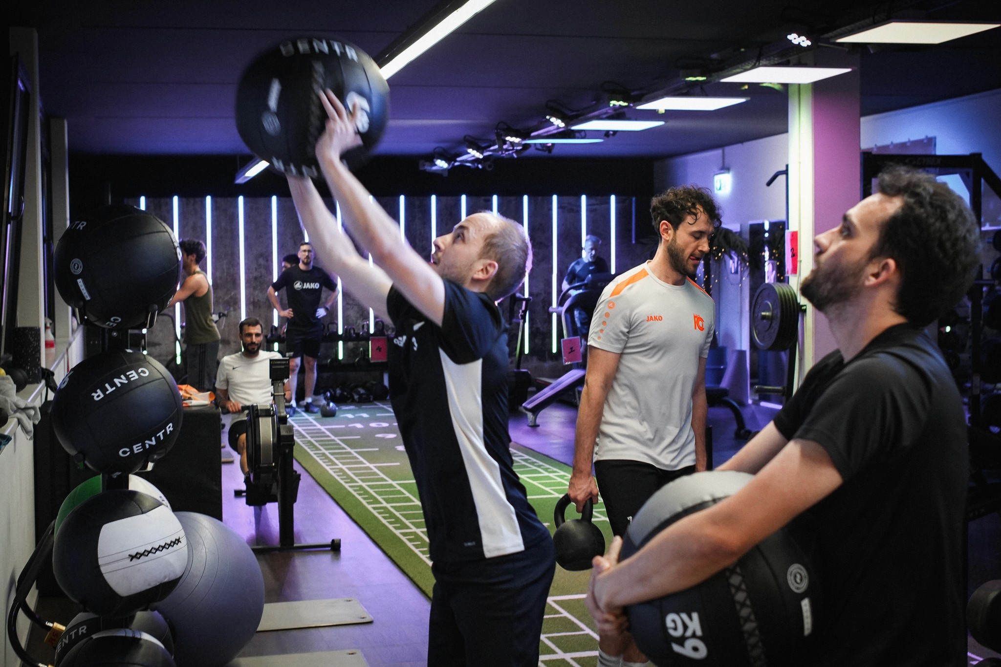 HYROX-Training mit Wallballs im FORCE Performance Center