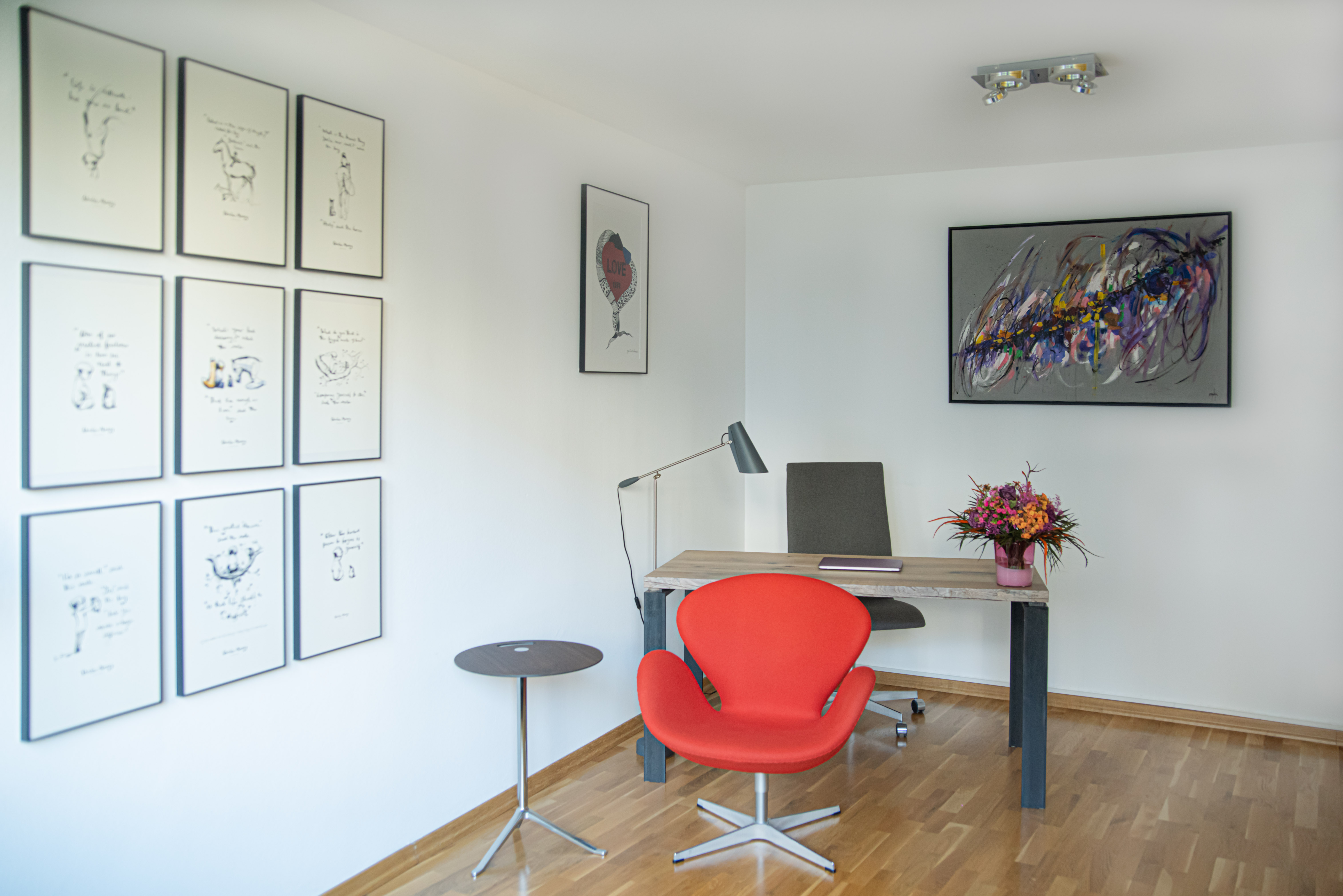 Sicht auf Schreibtisch bei Stella Bodensteiner