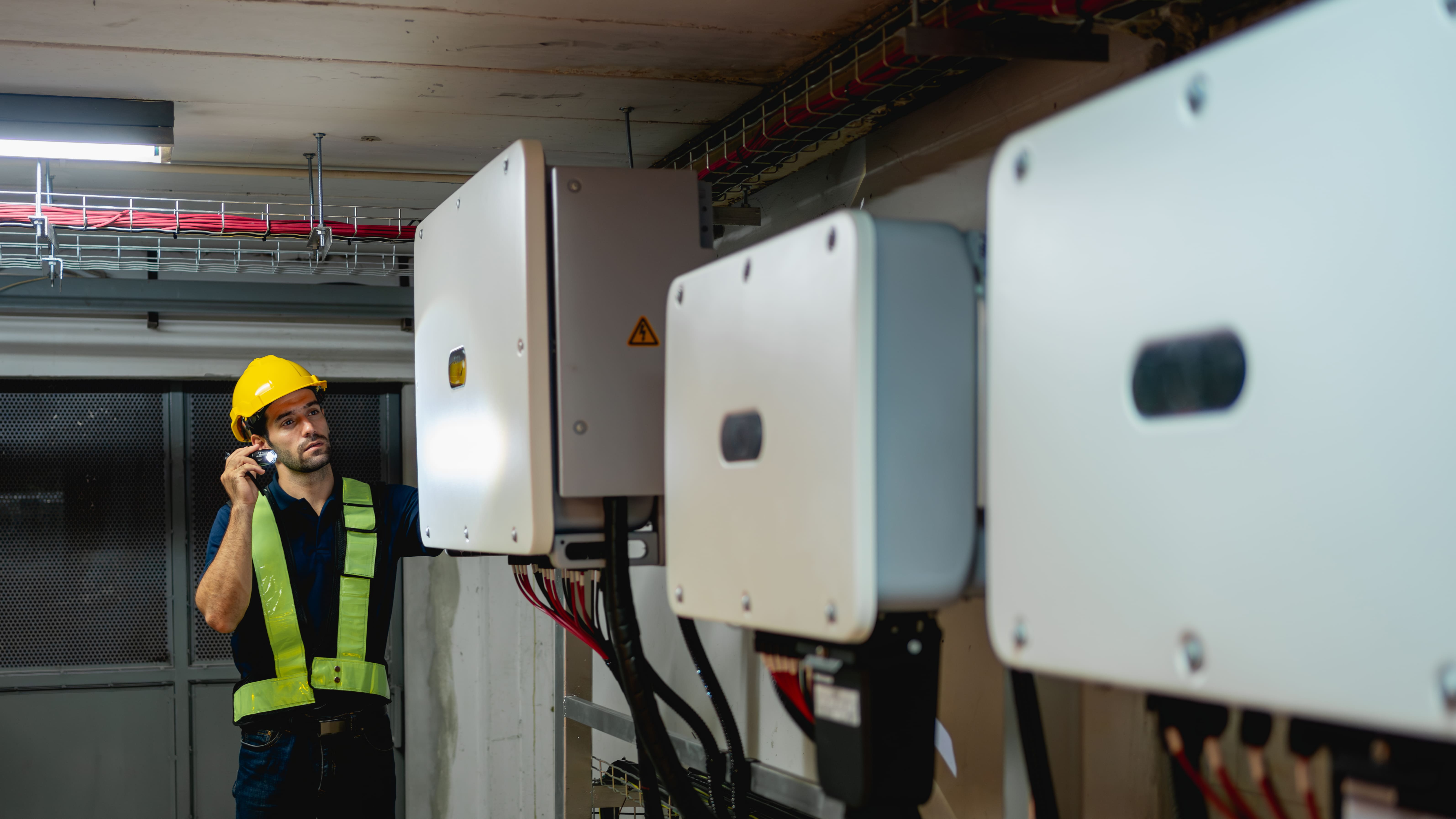 inverter-near-technician