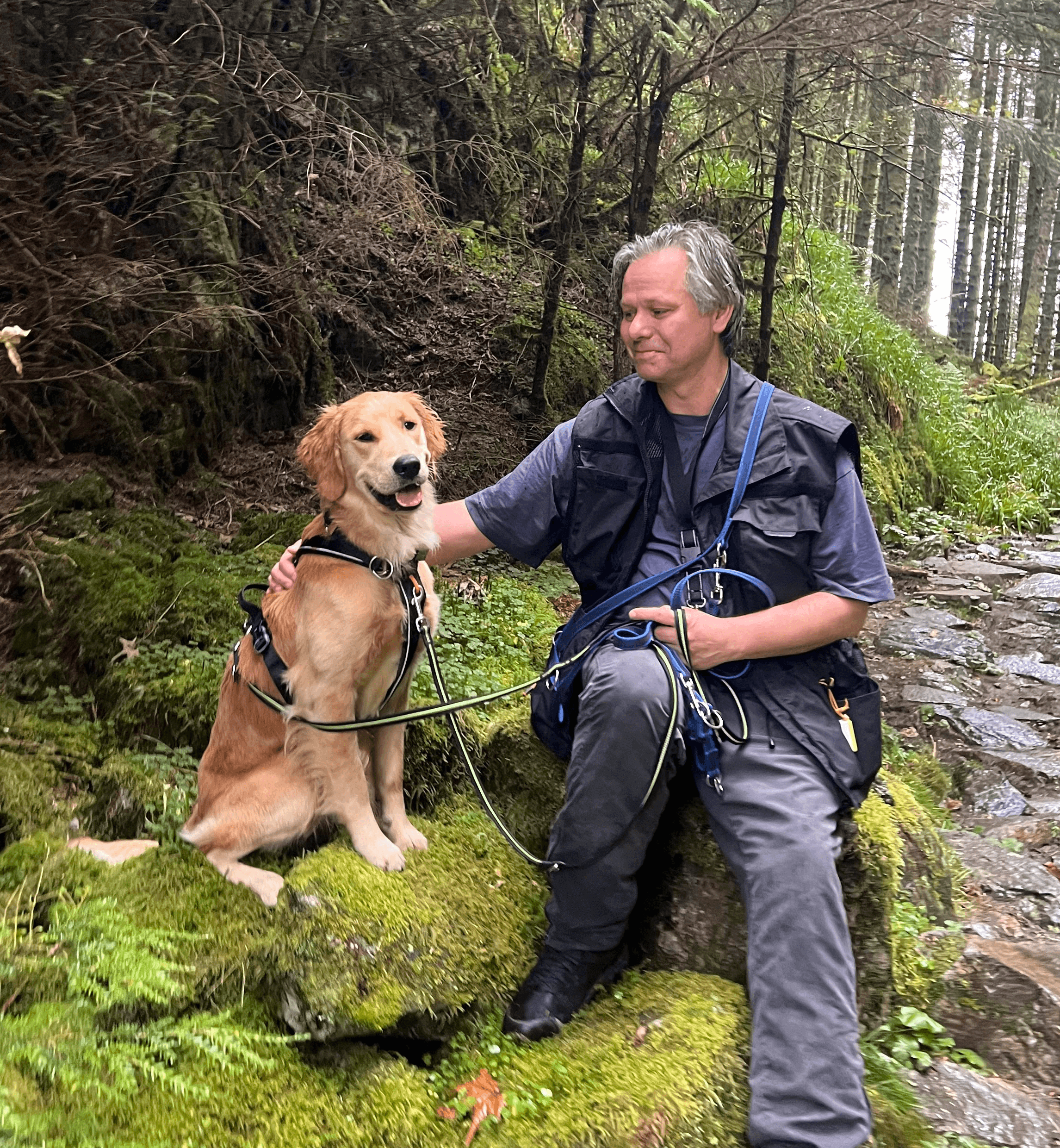 Knut med hund på tur