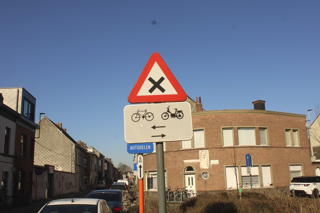 Traffic sign driving licence B