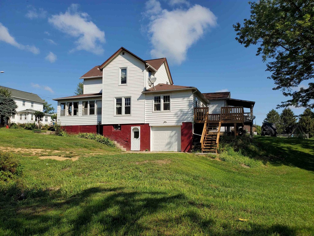 153 N Van Buren Street, Benton, front photo