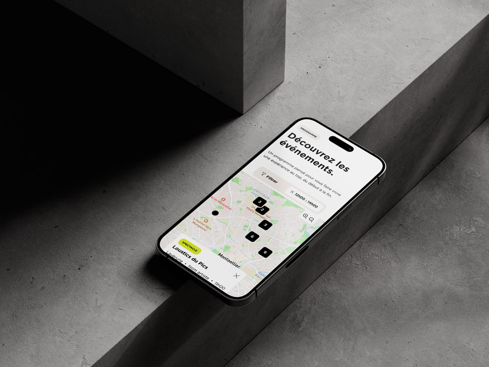 Page "Contact" avec formulaire d'inscription et informations pratiques.