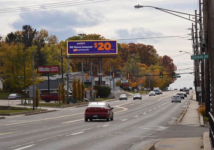 com.lamar:208.030011 — digital billboard in Erie
