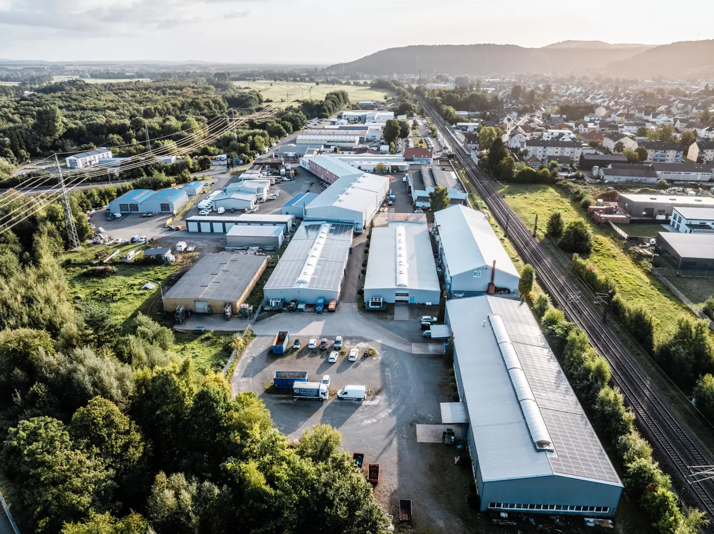 Gewerbehallen der Klaus Backes GmbH mit Photovoltaik