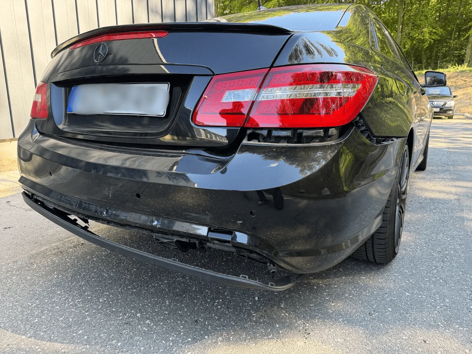 picture of an mercedes e class from the back