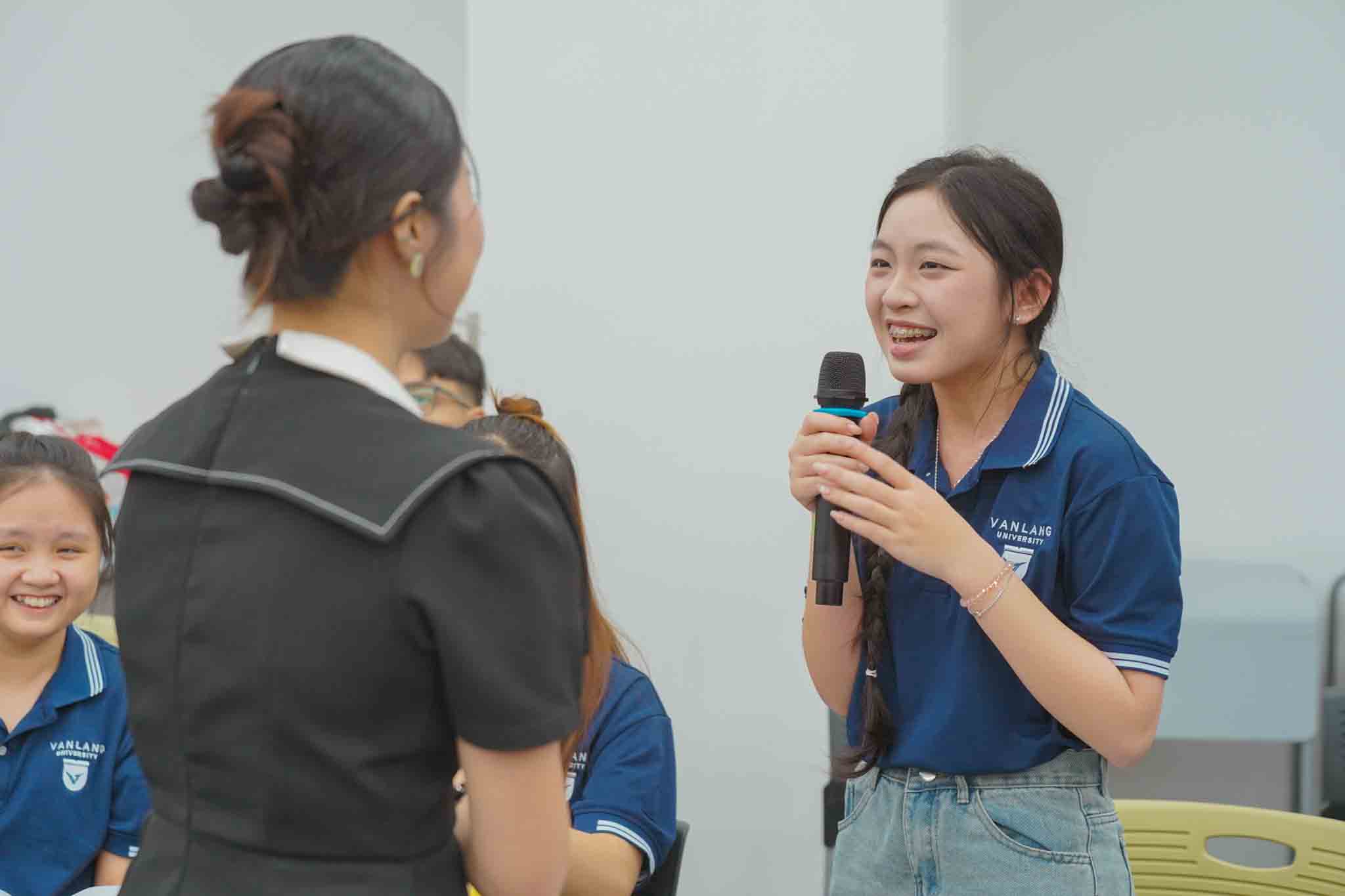 khoa moi truong truong dai hoc van lang to chuc chuong trinh “ket noi - hieu minh - buc pha”-g.jpg