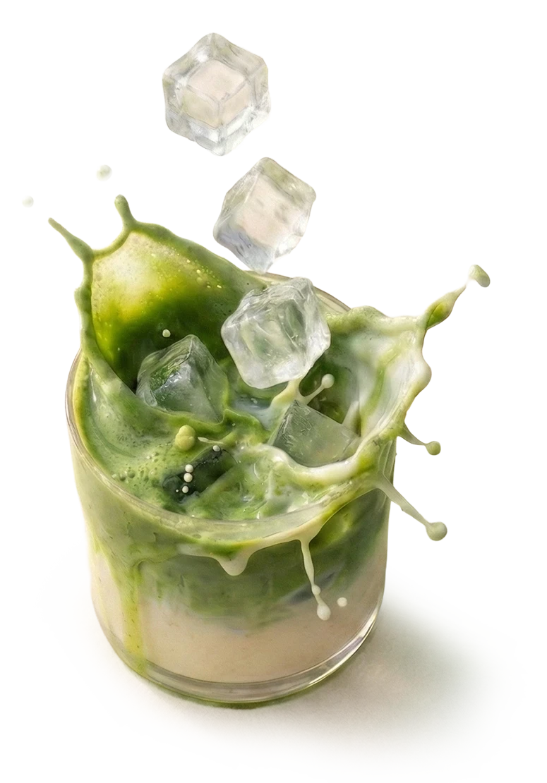 Jääpalat tippuvat matcha-lasiin