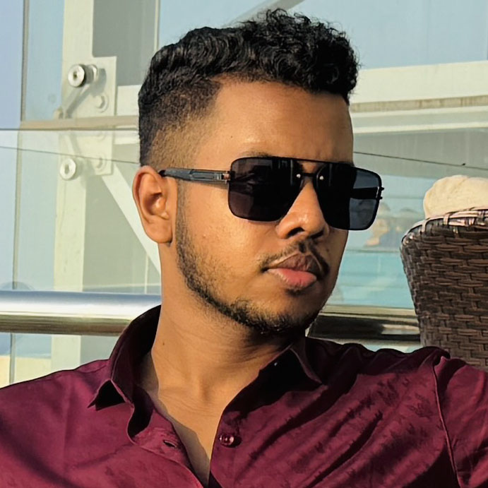 man in black crew neck shirt