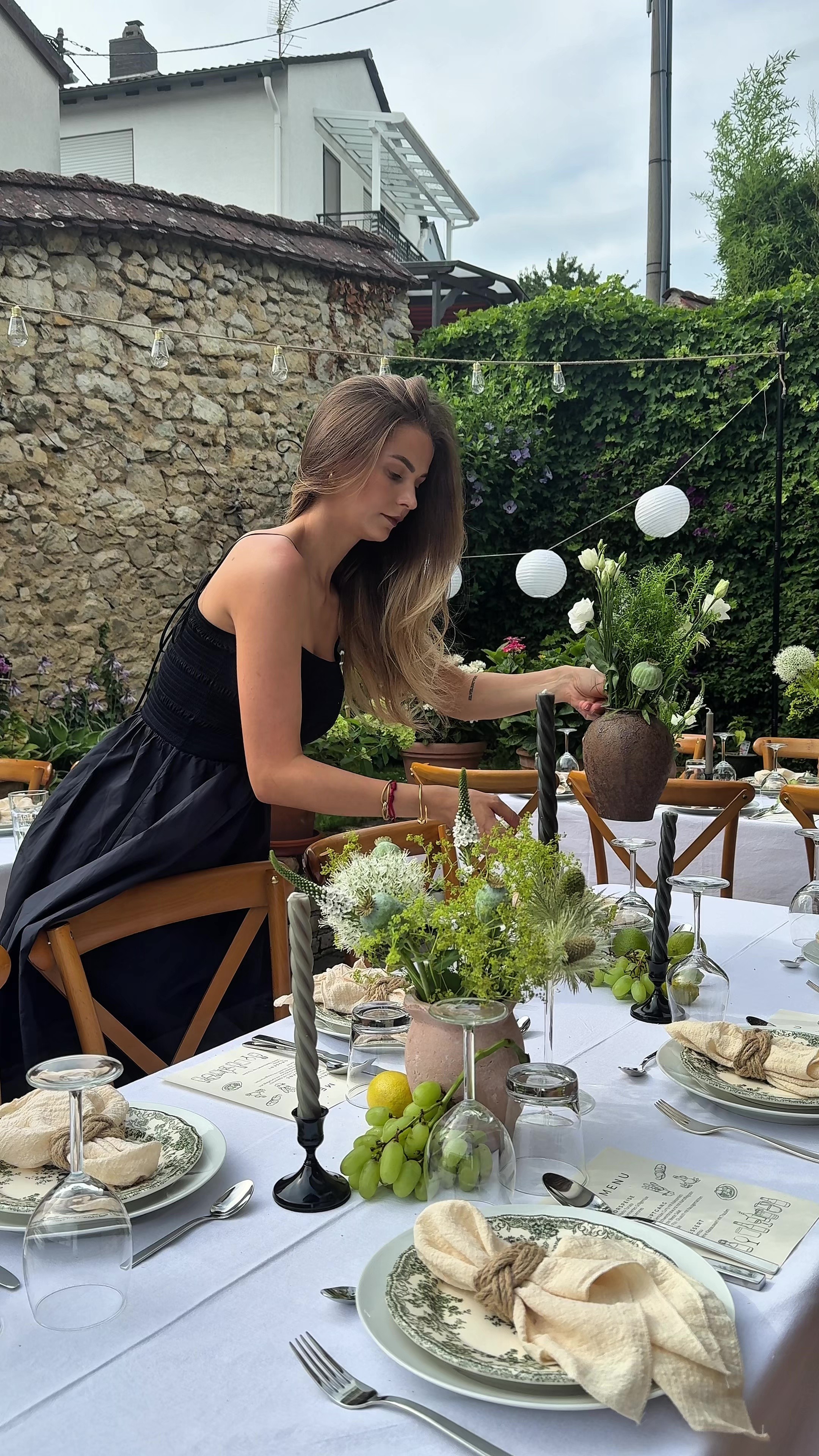 Amelia photographing