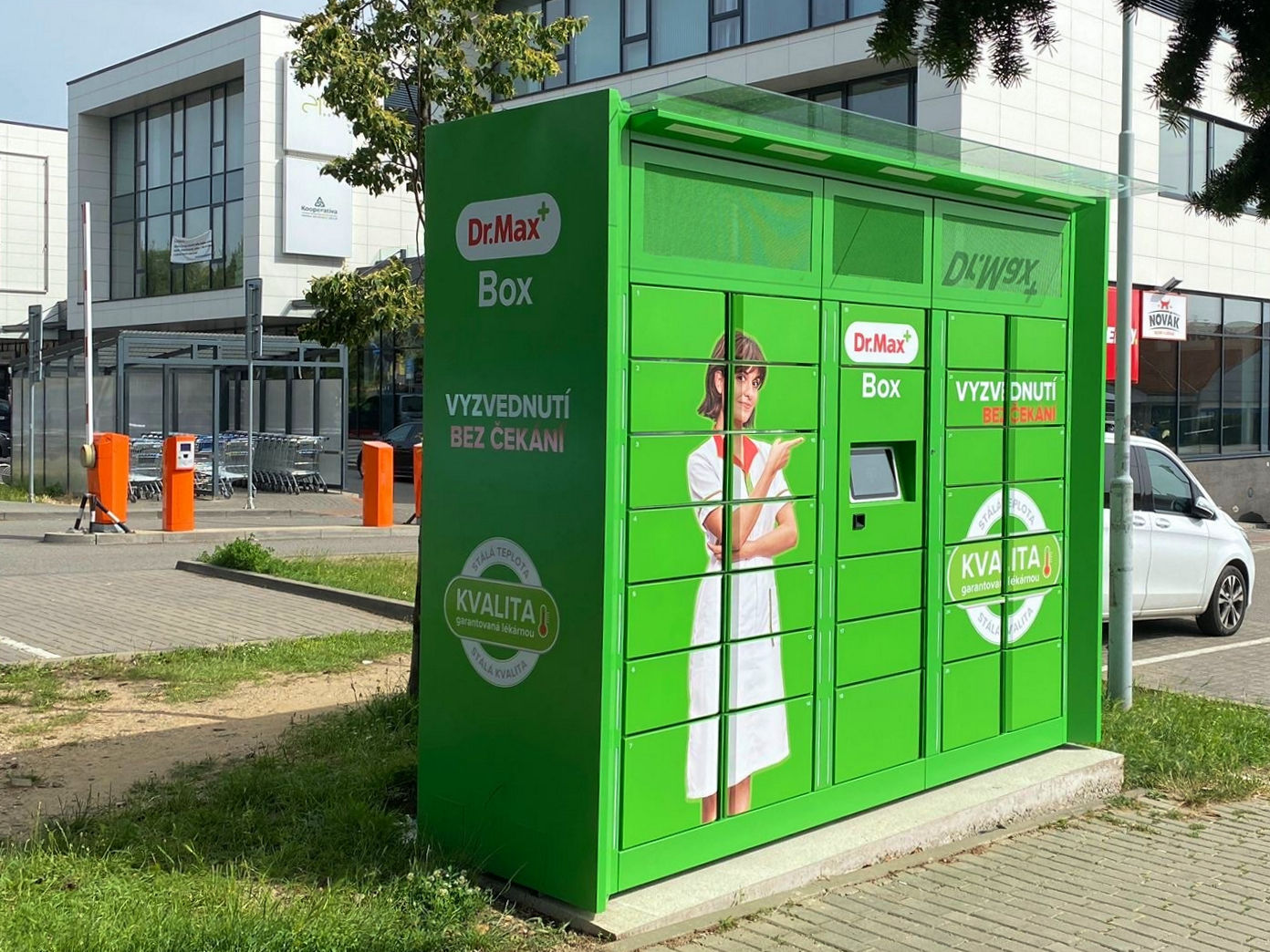 Dr. Max parcel locker