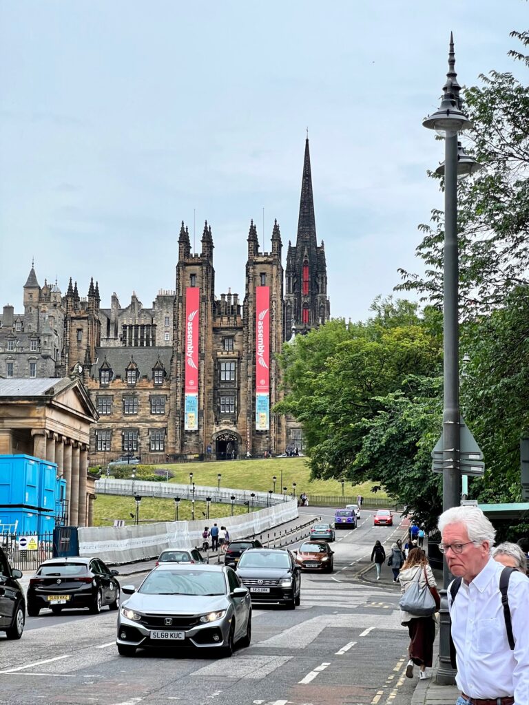A castle in Edinburgh as seen from the street.