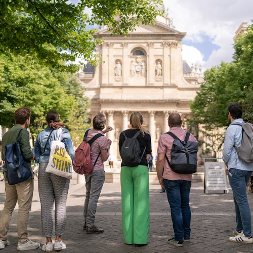 Group in front of the Sorbonne University