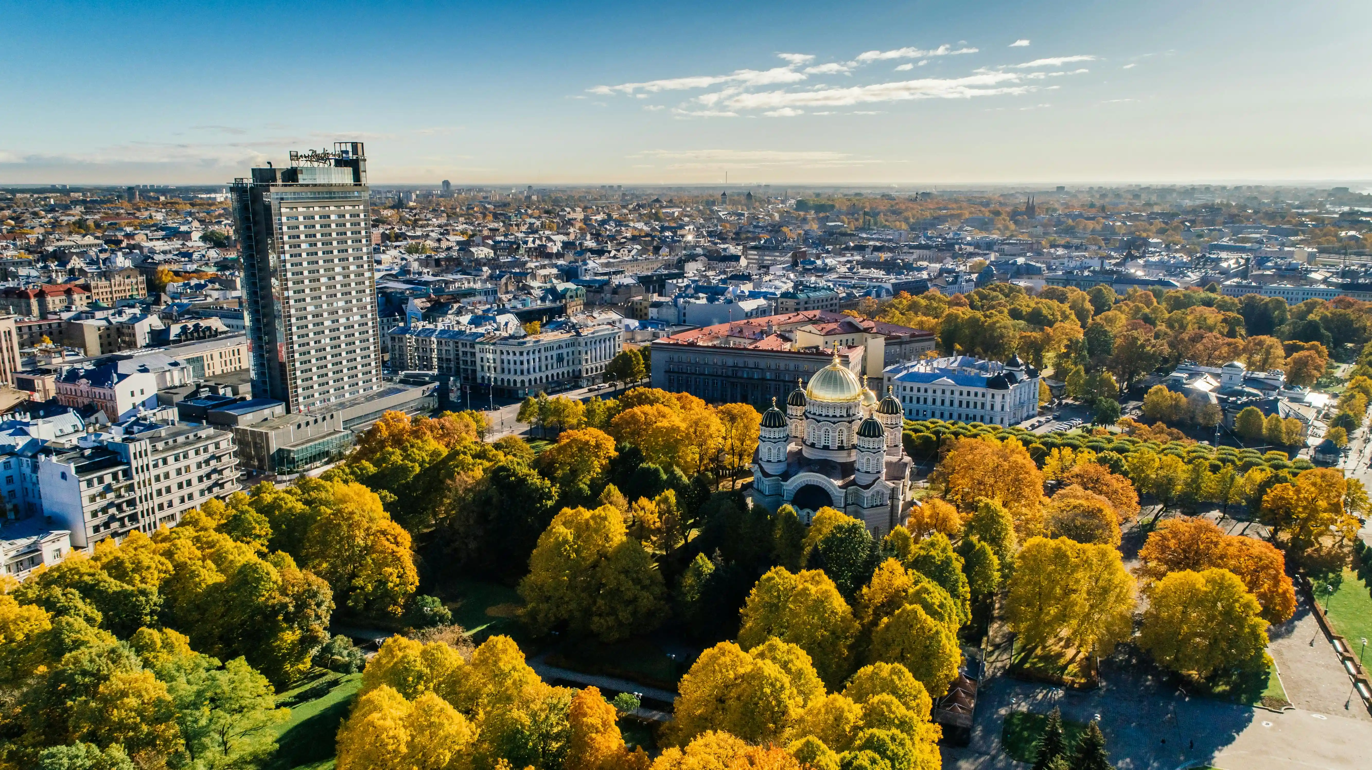 Letonya'nın başkenti olan Riga şehrindeki bir park