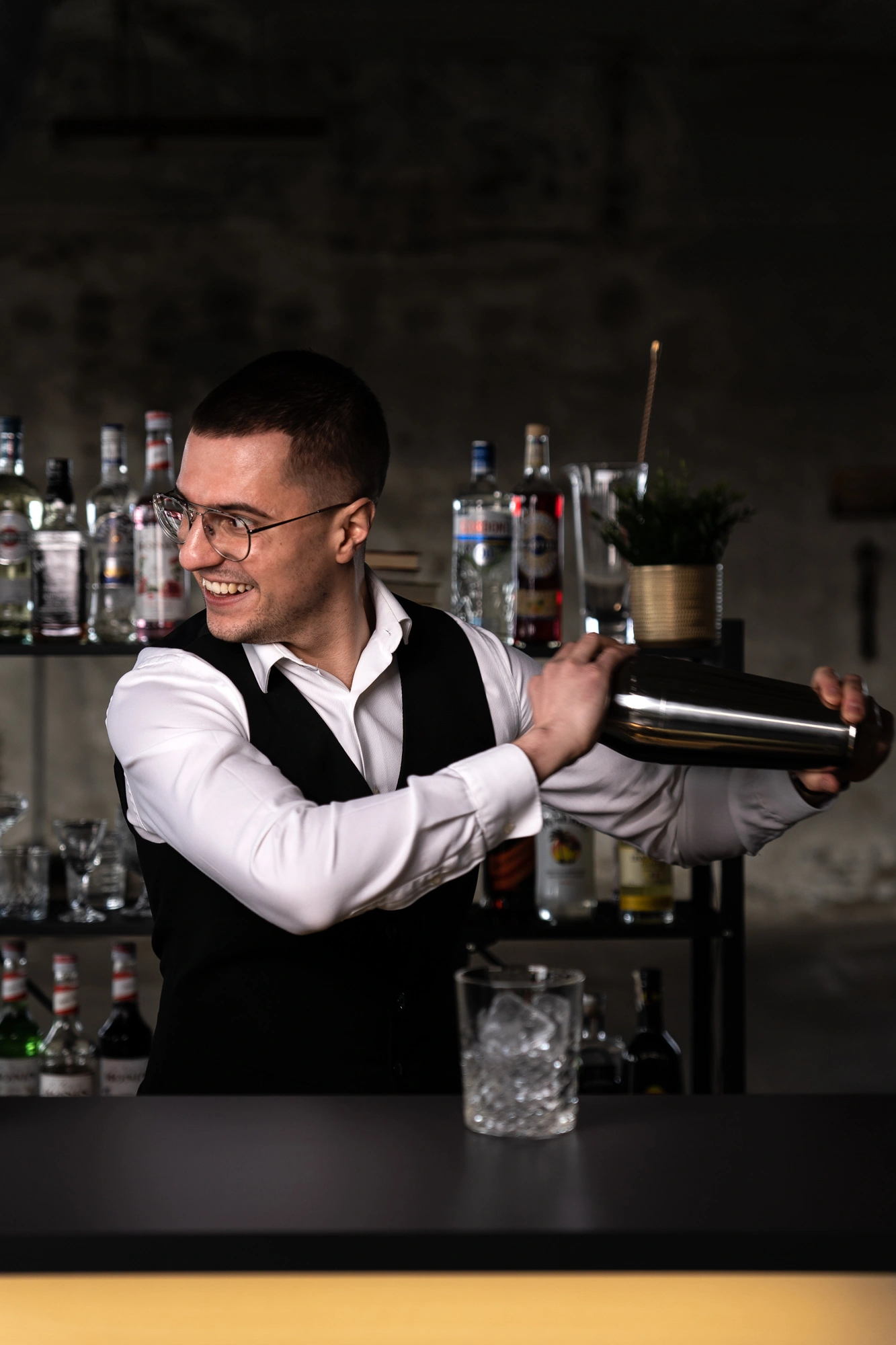 profesjonalny barman na wesele wicemistrz świata flair filip ciszkowski
