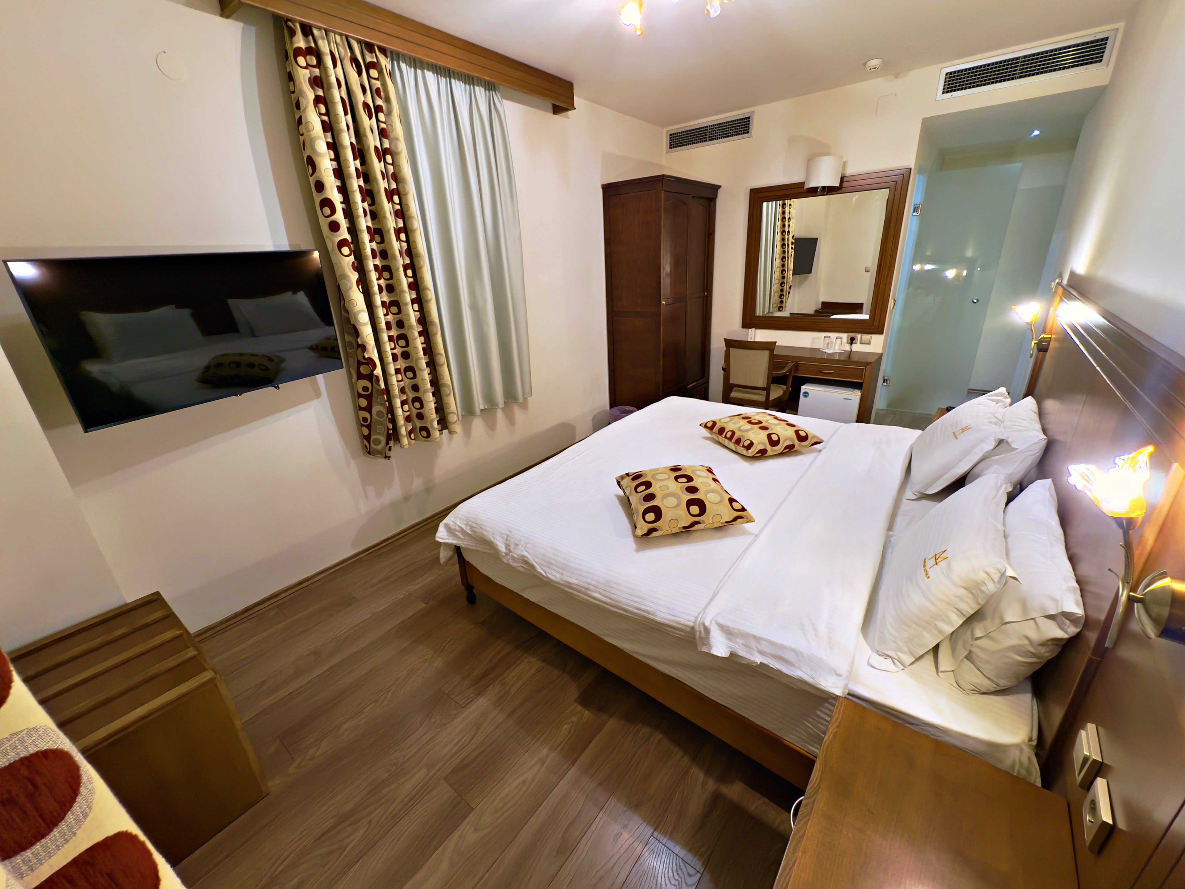Room gallery image 1