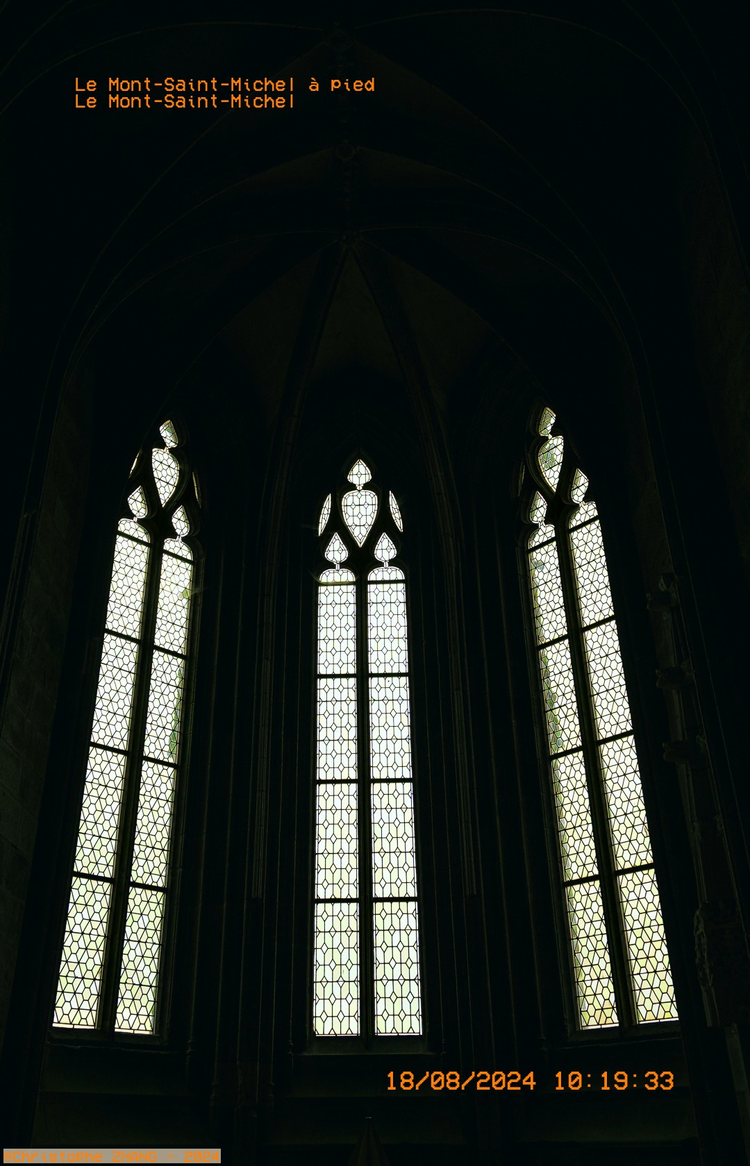Hauts vitraux gothiques, visite d'abbaye du Mont Saint‑Michel.
