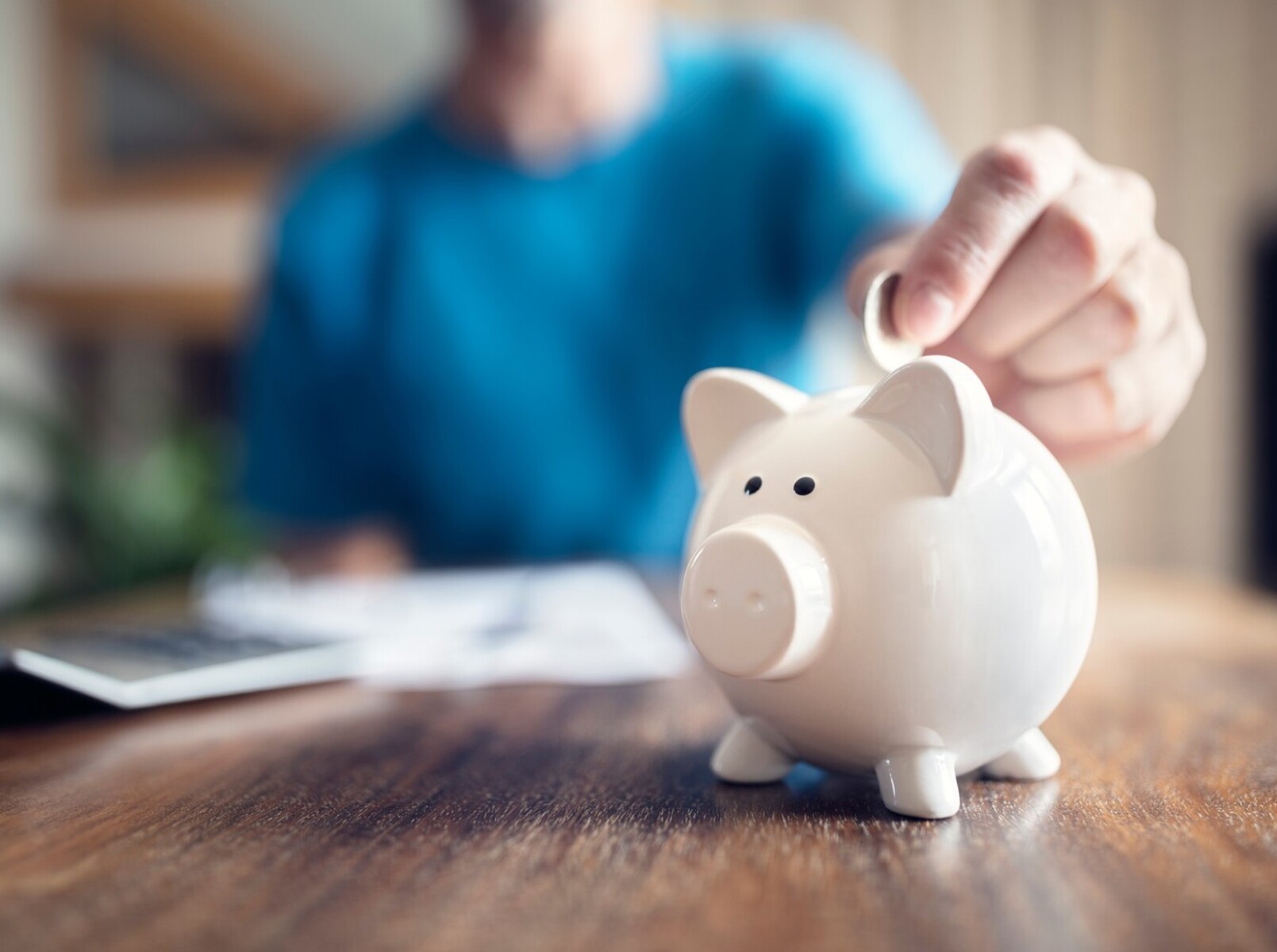 person saving money in a piggy bank as a concept for lowering costs on weight loss drugs that actually work