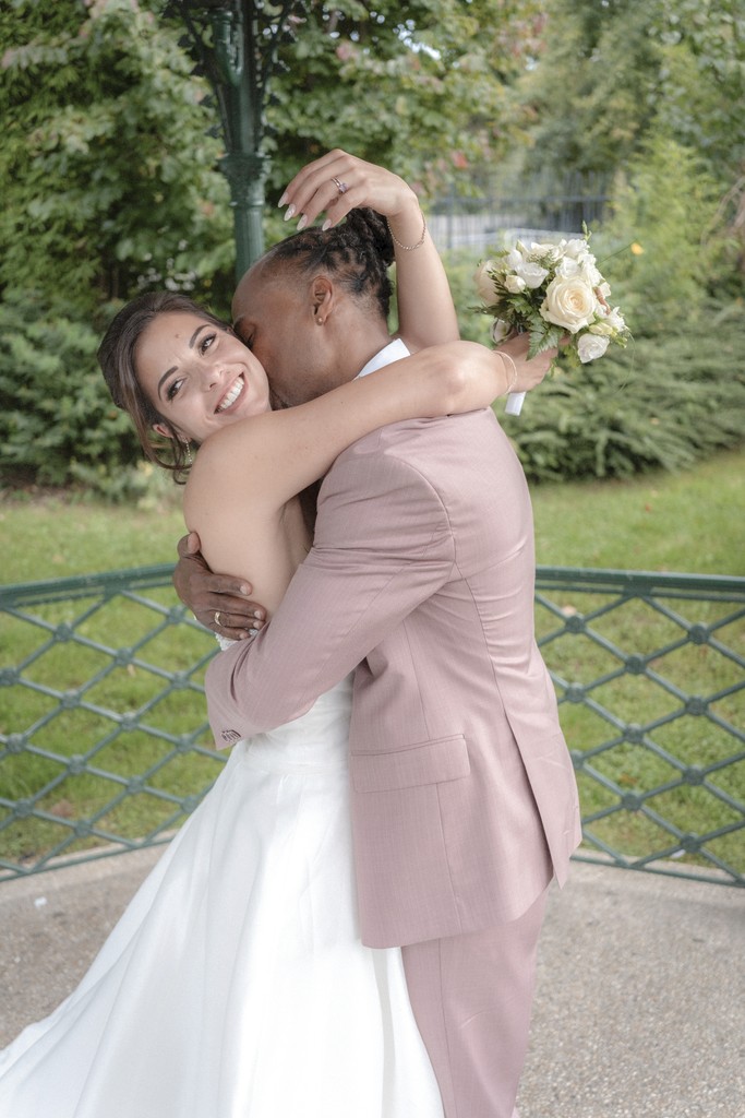 Album photo de luxe — French wedding photographer Paris — luxury wedding book France — Maison Elion — relique photographique rare — fragment intemporel — rituel artistique — photographe mariage haut de gamme — Seine-et-Marne 77 — album mariage bespoke sur mesure — timeless photography France — image symbolique — luxury French wedding photography