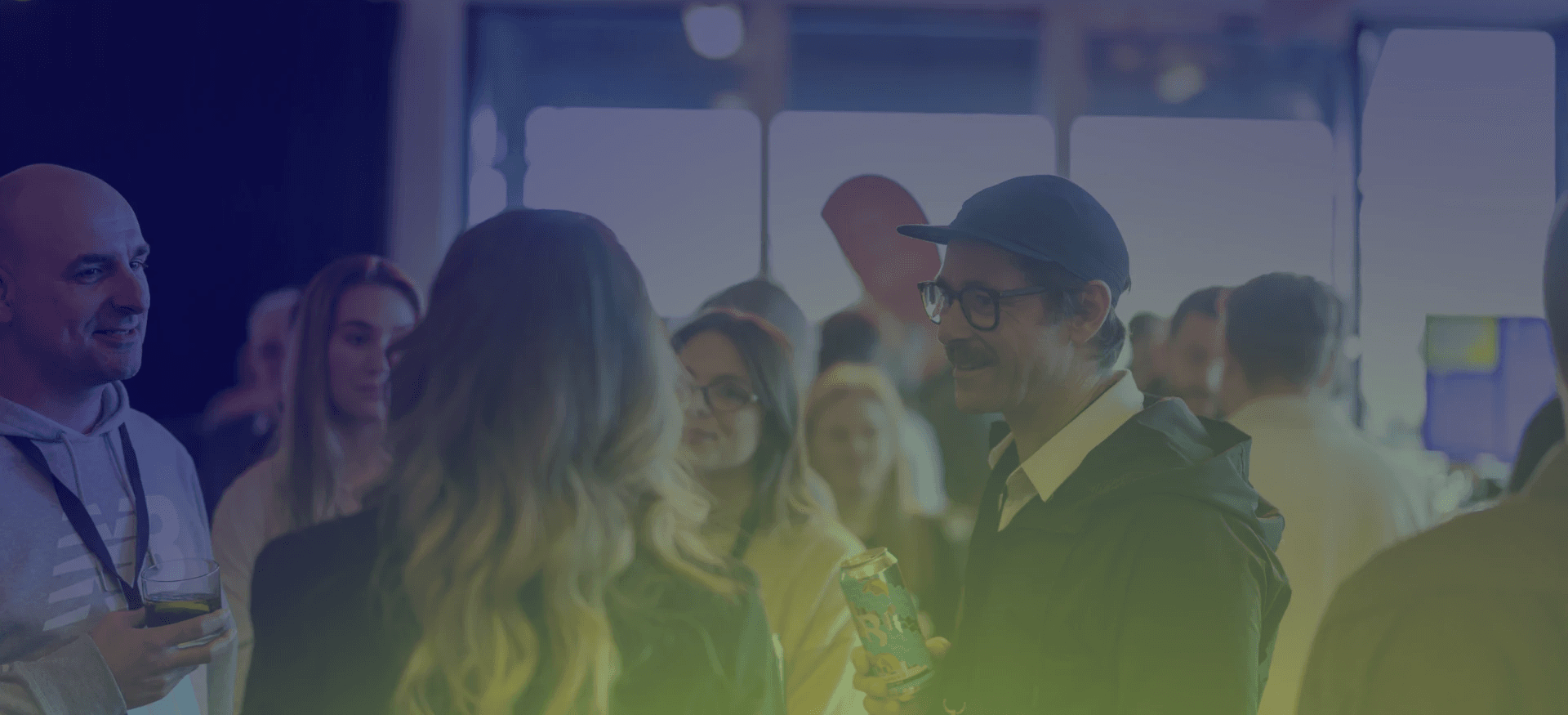 Conférencier présente devant public à la semaine numériQC