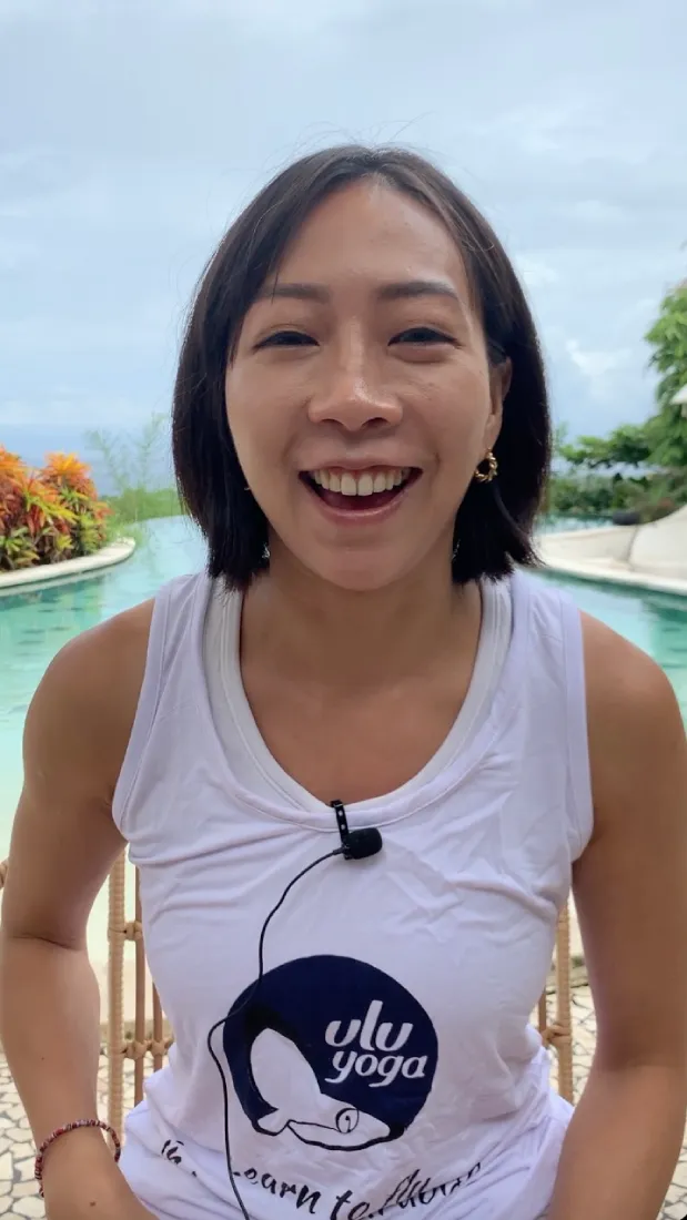 Video review from Sarah sharing her advanced 300-hour yoga teacher training experience with Ulu Yoga in tropical Bali