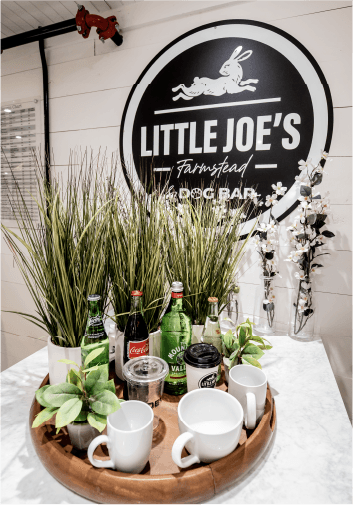 Inside little joes diner