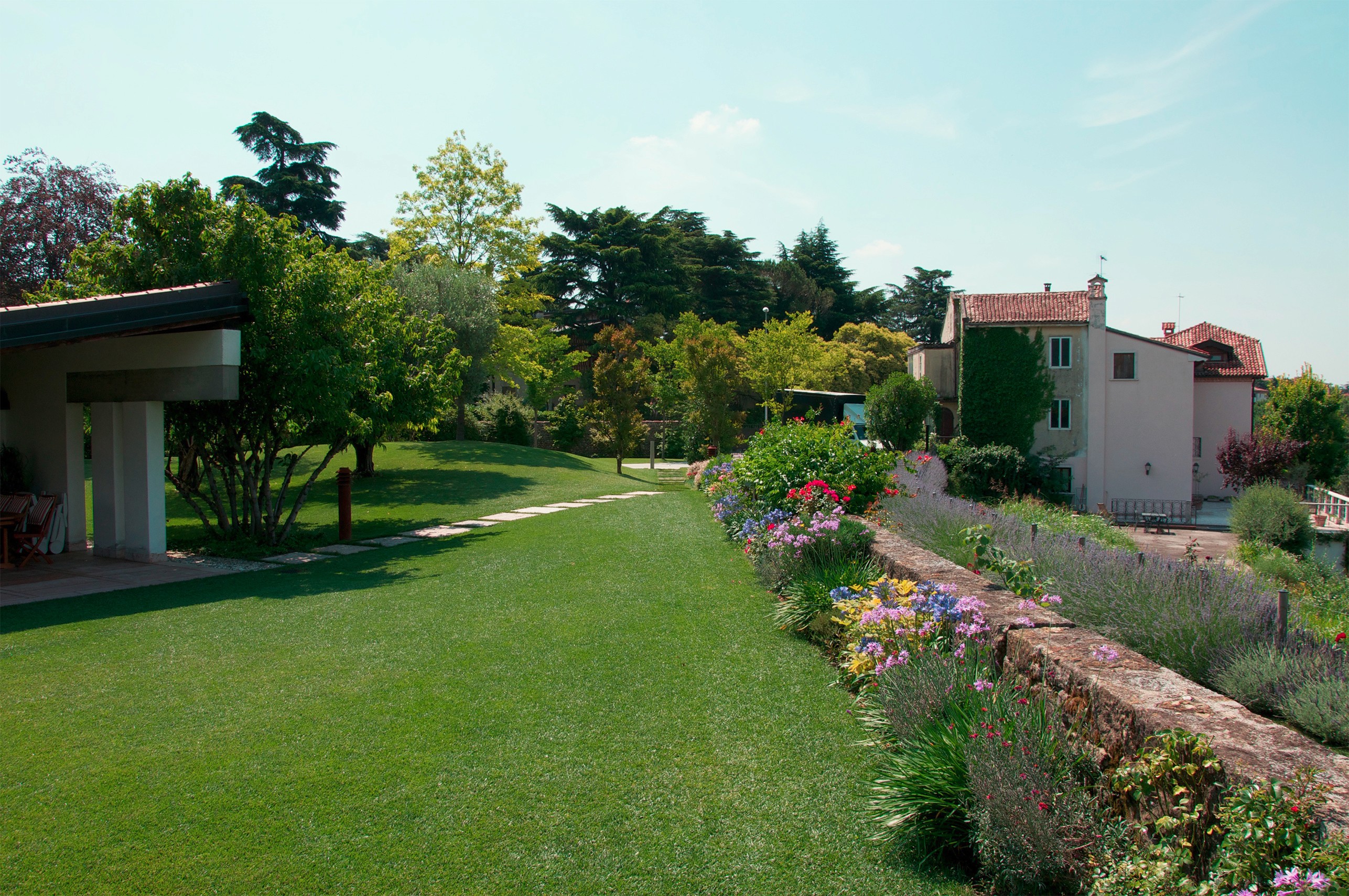 dettaglio gradino scala in marmo