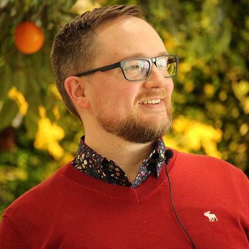 A headshot of Matthew Revell