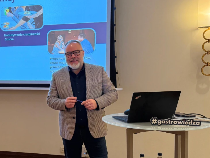 Prowadzący Marcin Dyrda