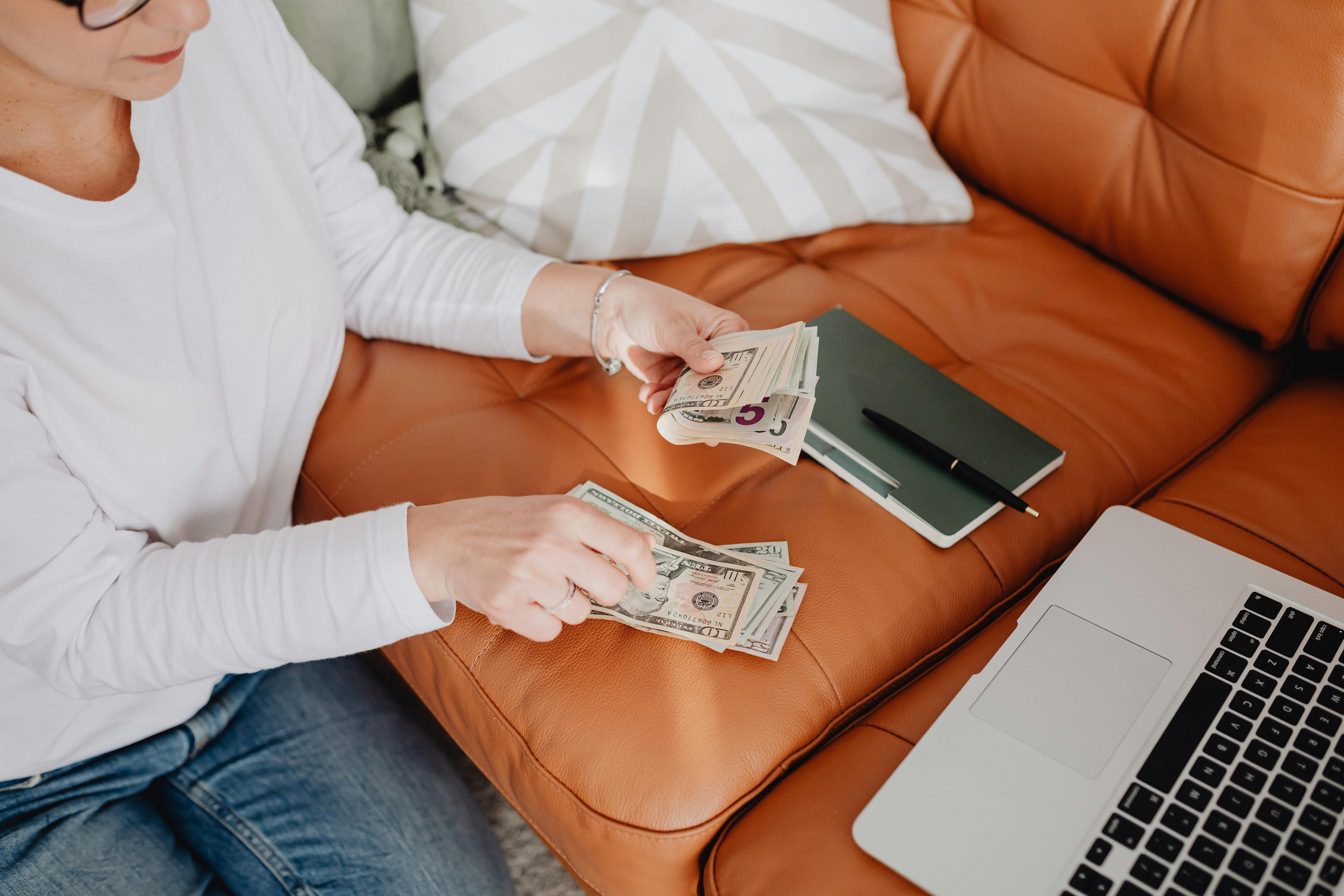 Self-employed mortgage advisor counting her earnings