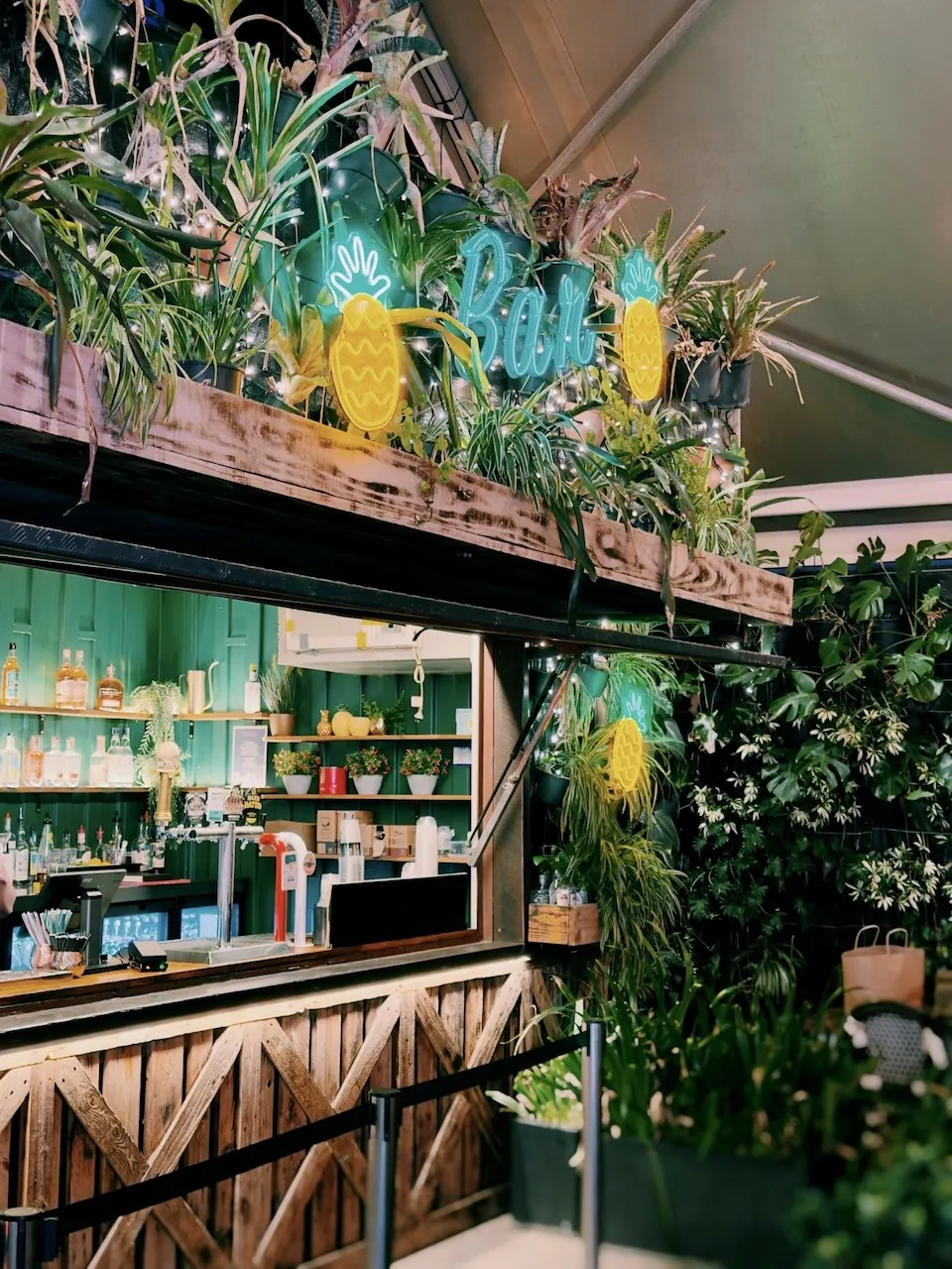 Pineapple Bar at Eat Street Northshore
