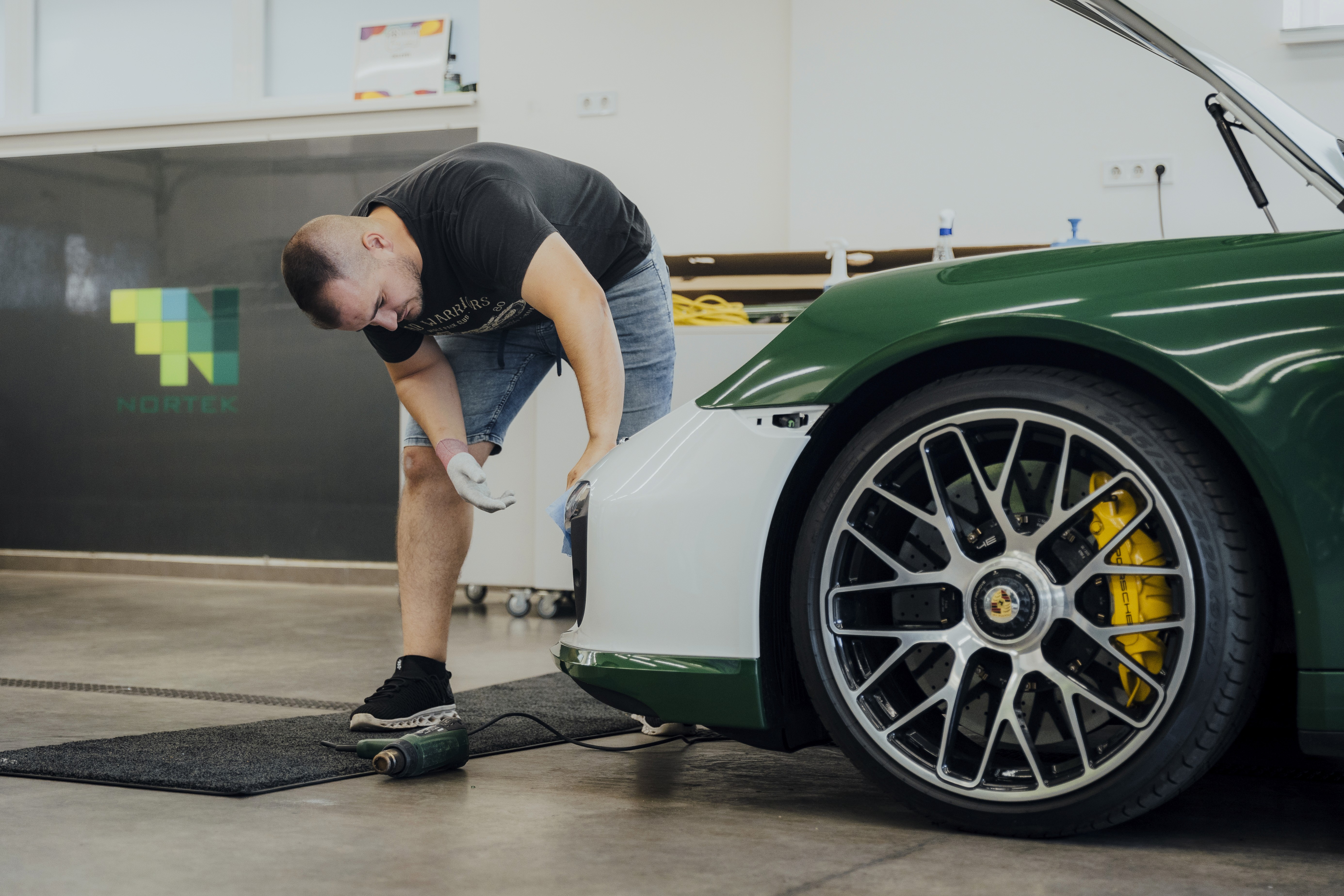 Porsche lökhárító karosszéravédő fóliázás