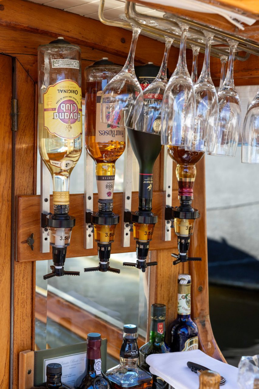 Klassieke Privé Salonboot Drankjes en Hapjes