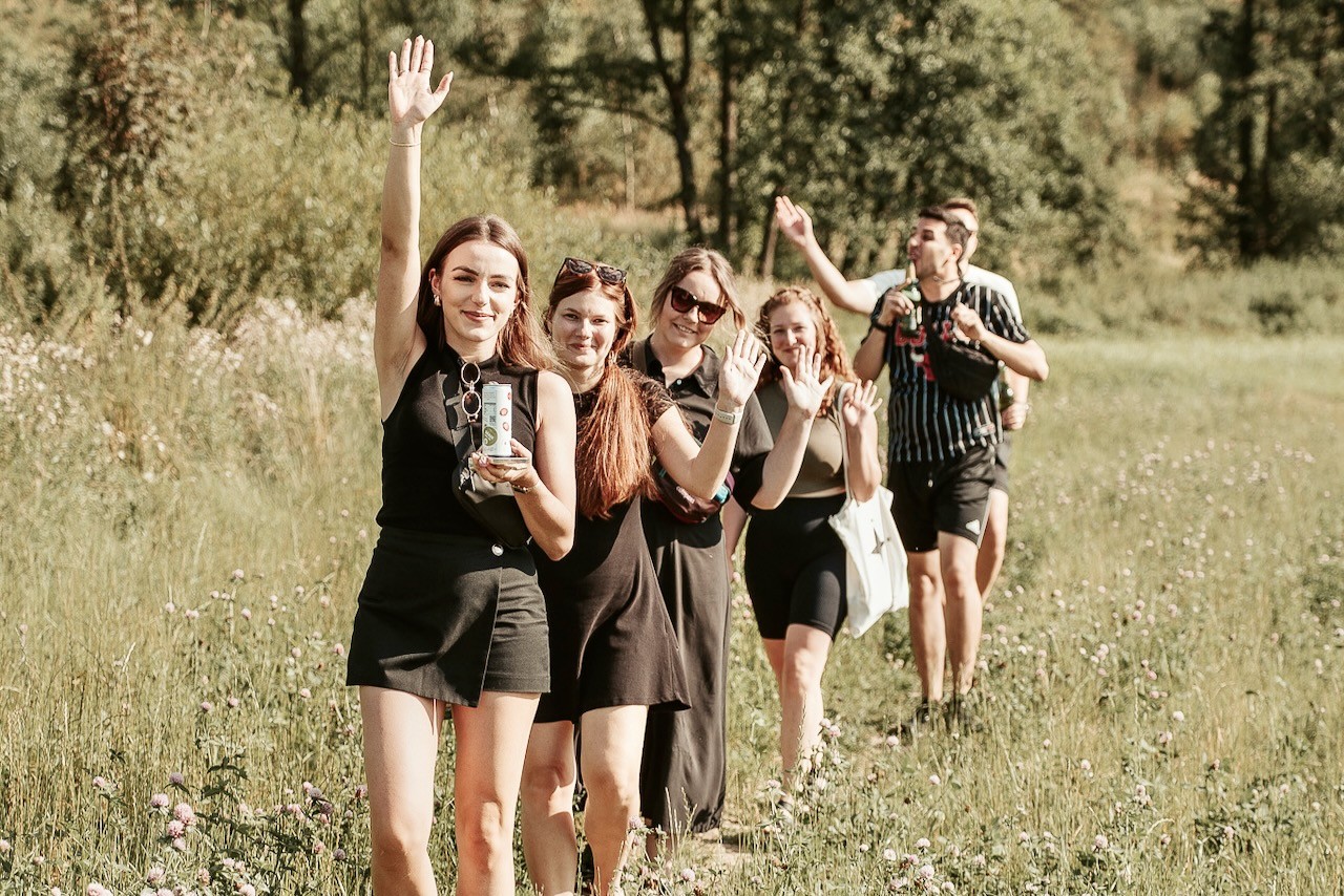 Členové týmu Fanl během společného teambuildingu v přírodě