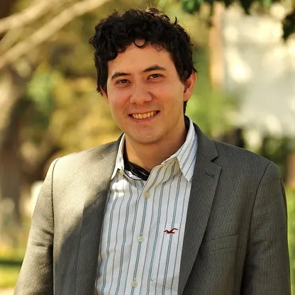 woman wearing black long-sleeved top
