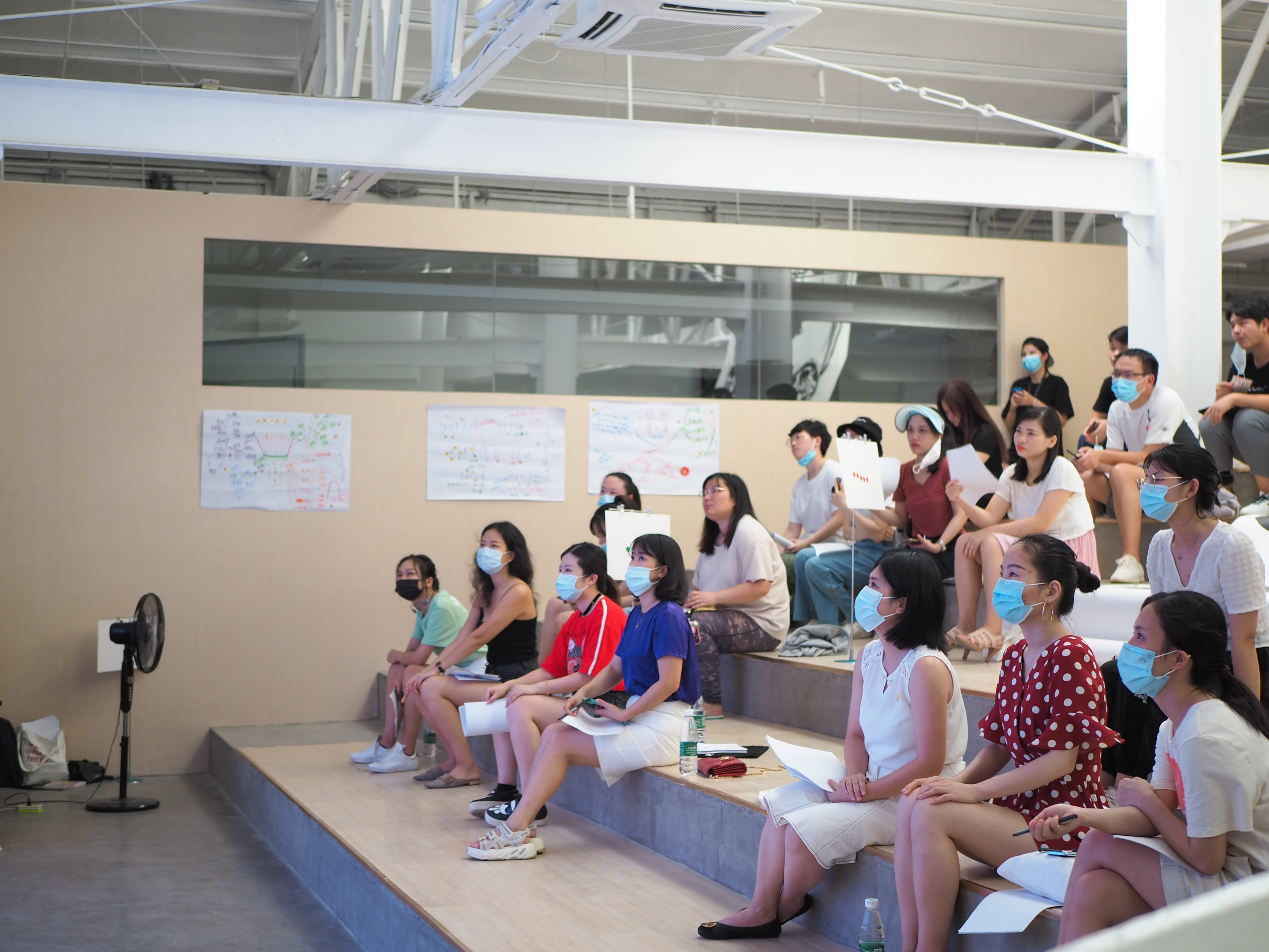 活动现场观众聚集